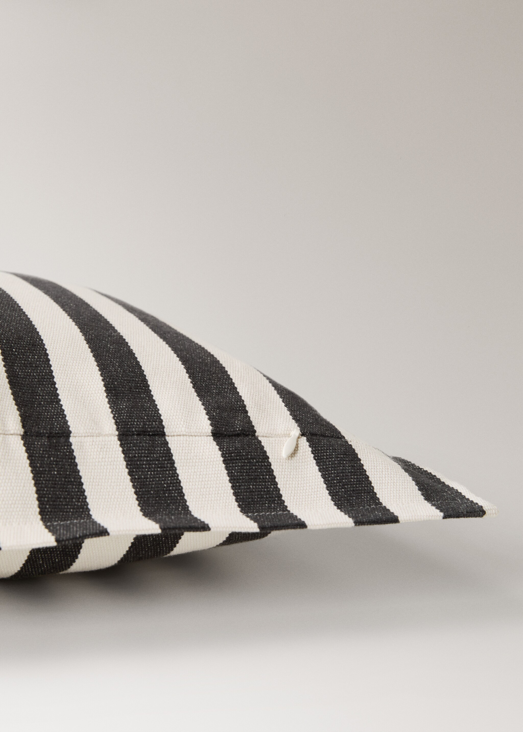 Cotton two-tone cushion cover with woven stripes 30x50 cm - Details of the article 2, Dark Grey. Ref: 17003320-00.