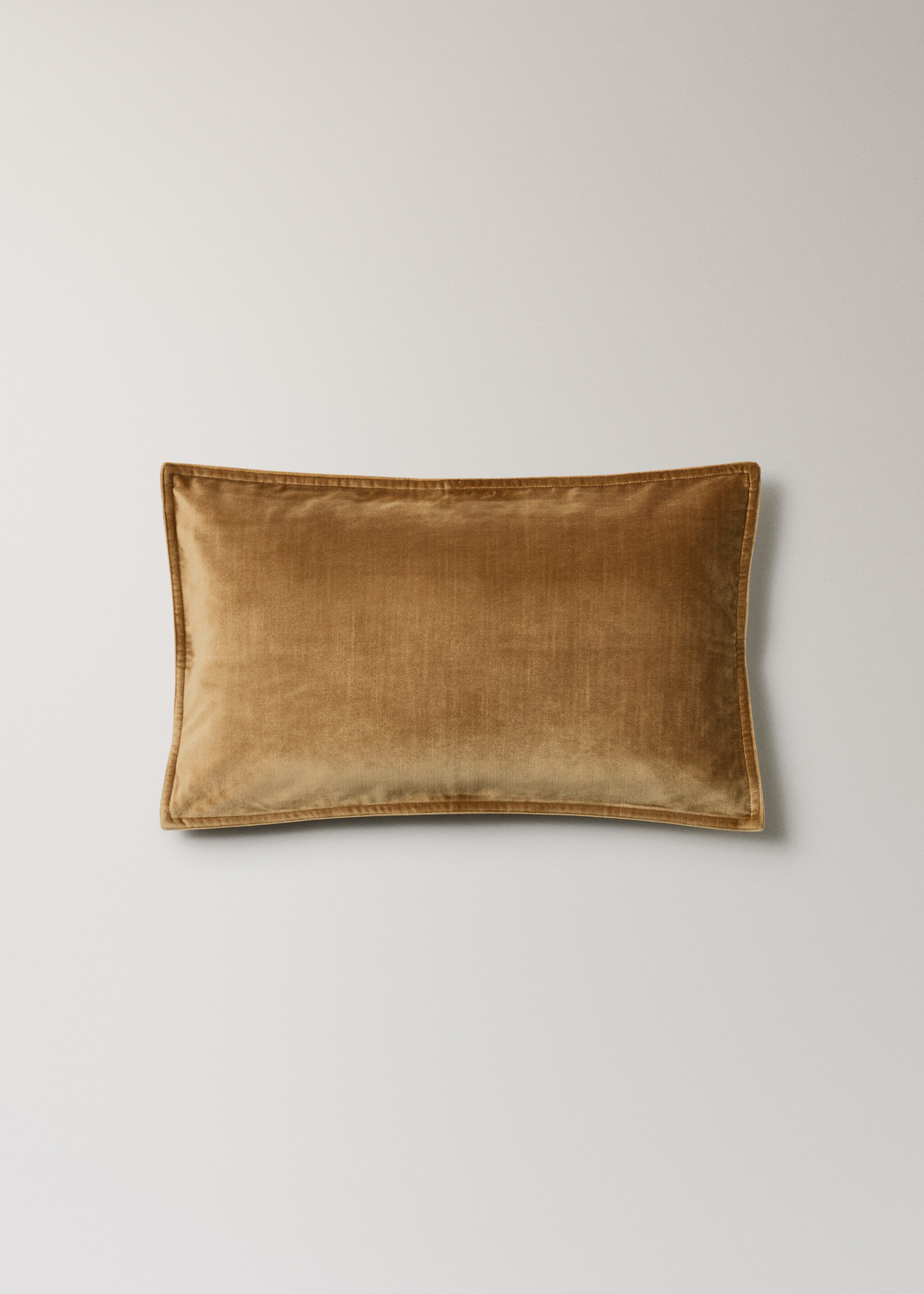 Velvet cushion cover 30x50 cm - Article without model, Light/Pastel Brown. Ref: 17003321-00.