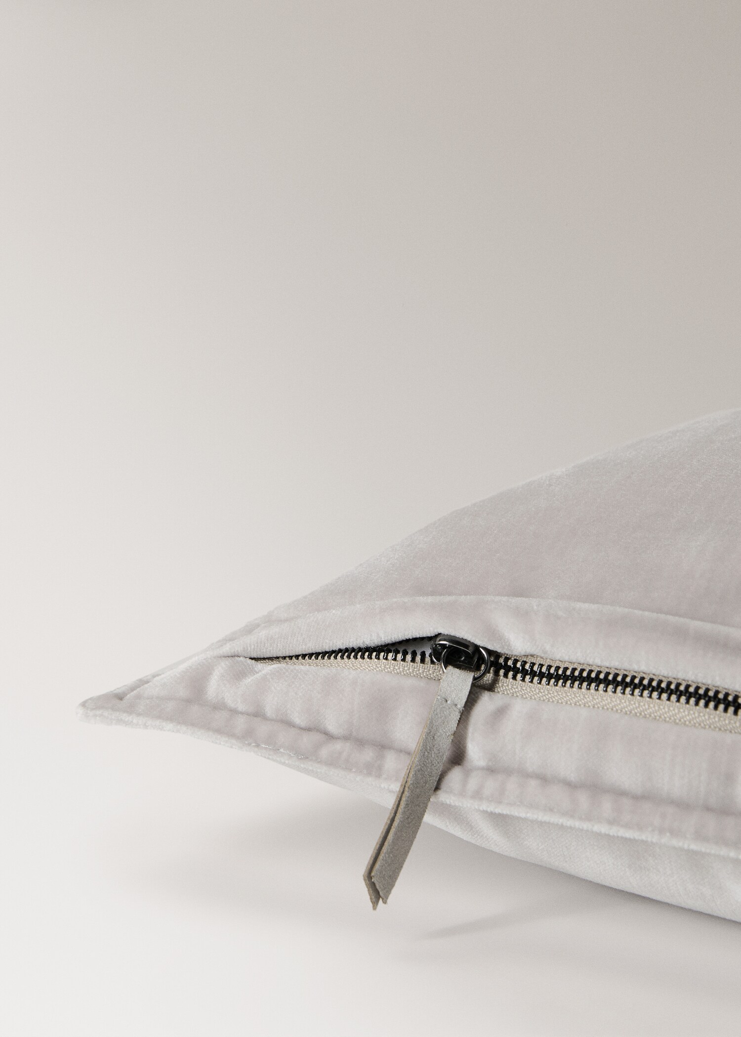 Cushion case primula - Details of the article 2