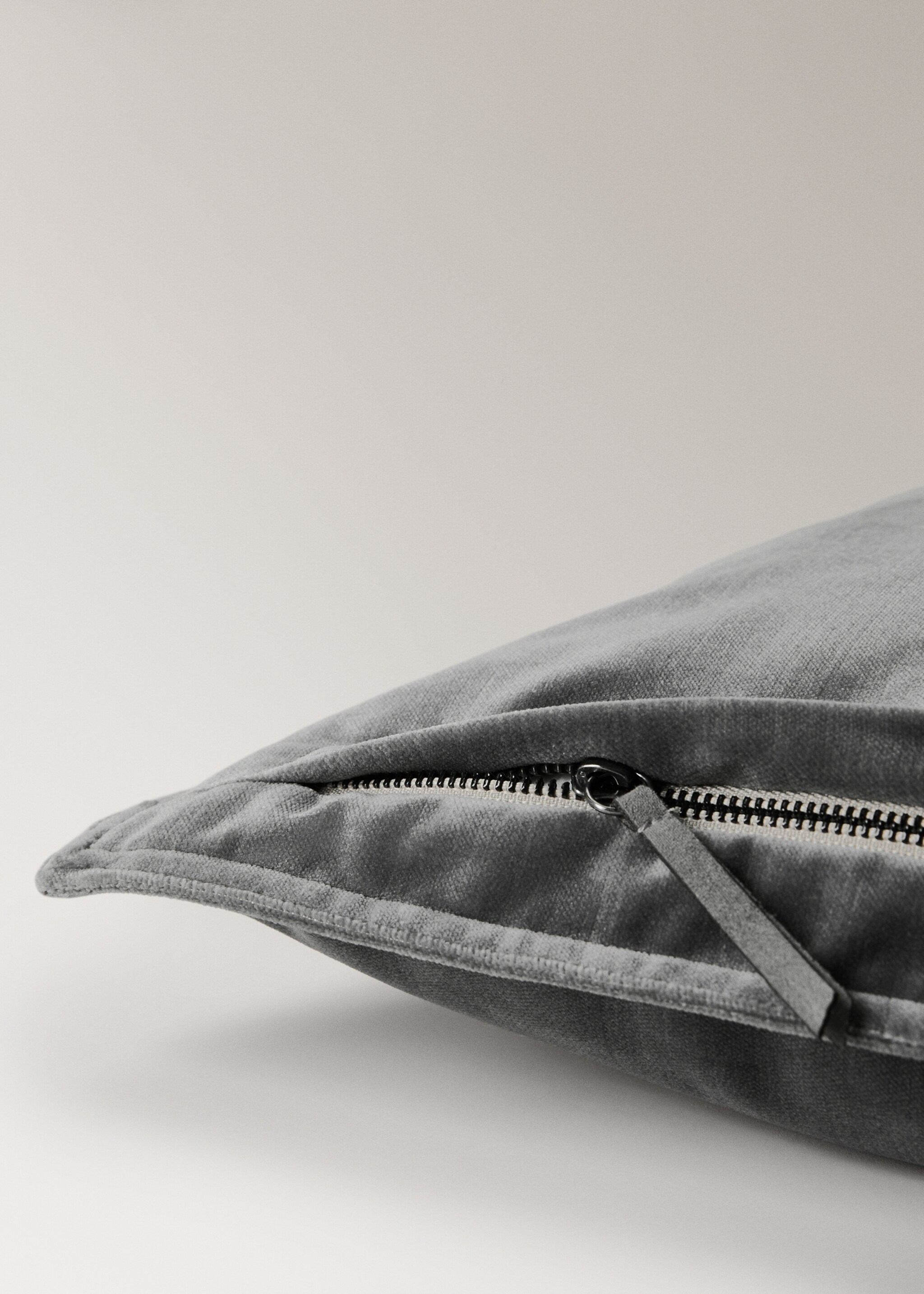 Cushion case primula - Details of the article 2, Dark Grey. Ref: 17003322-00.