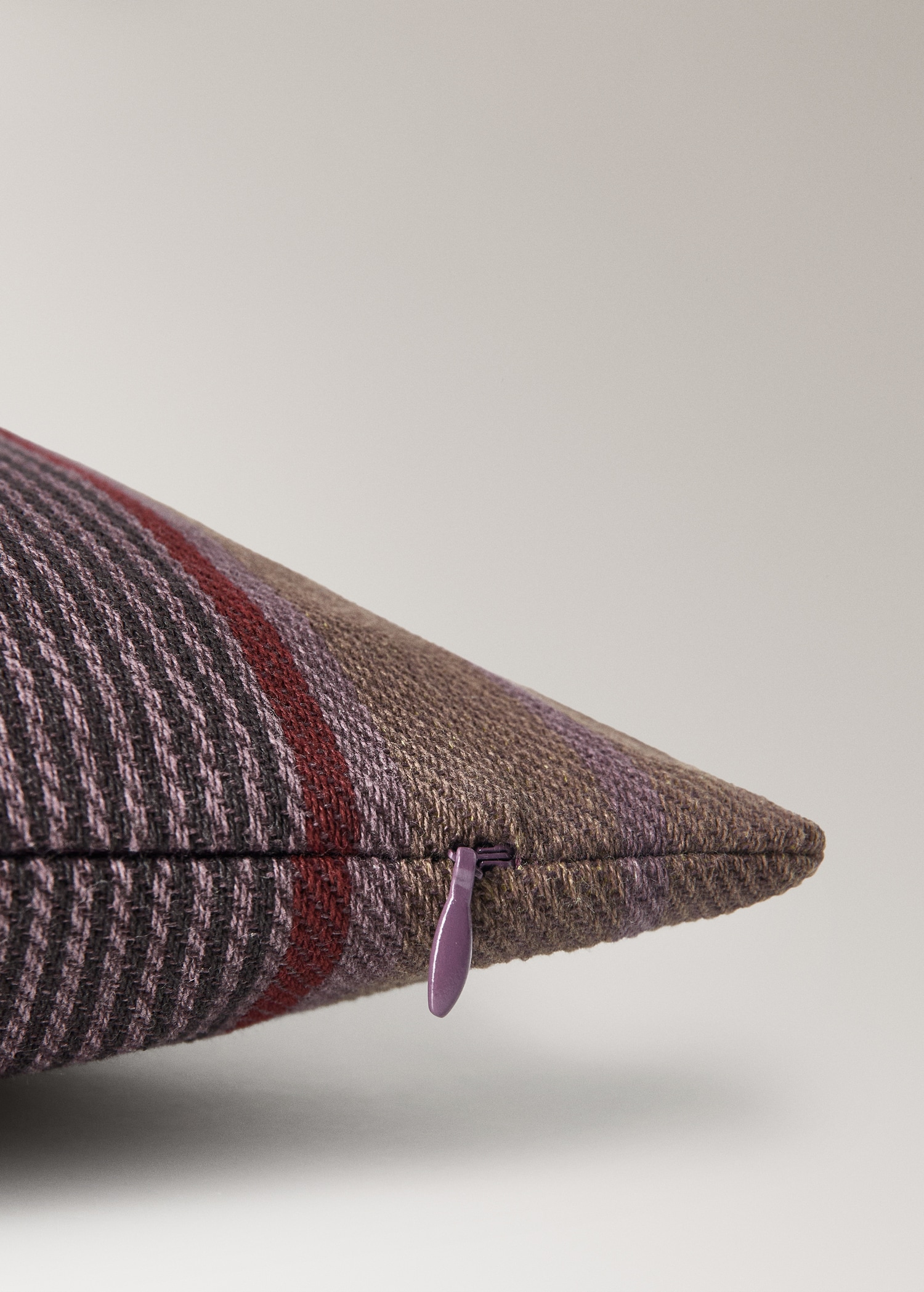 Cotton overdyed striped cushion cover 45x45 cm - Details of the article 2