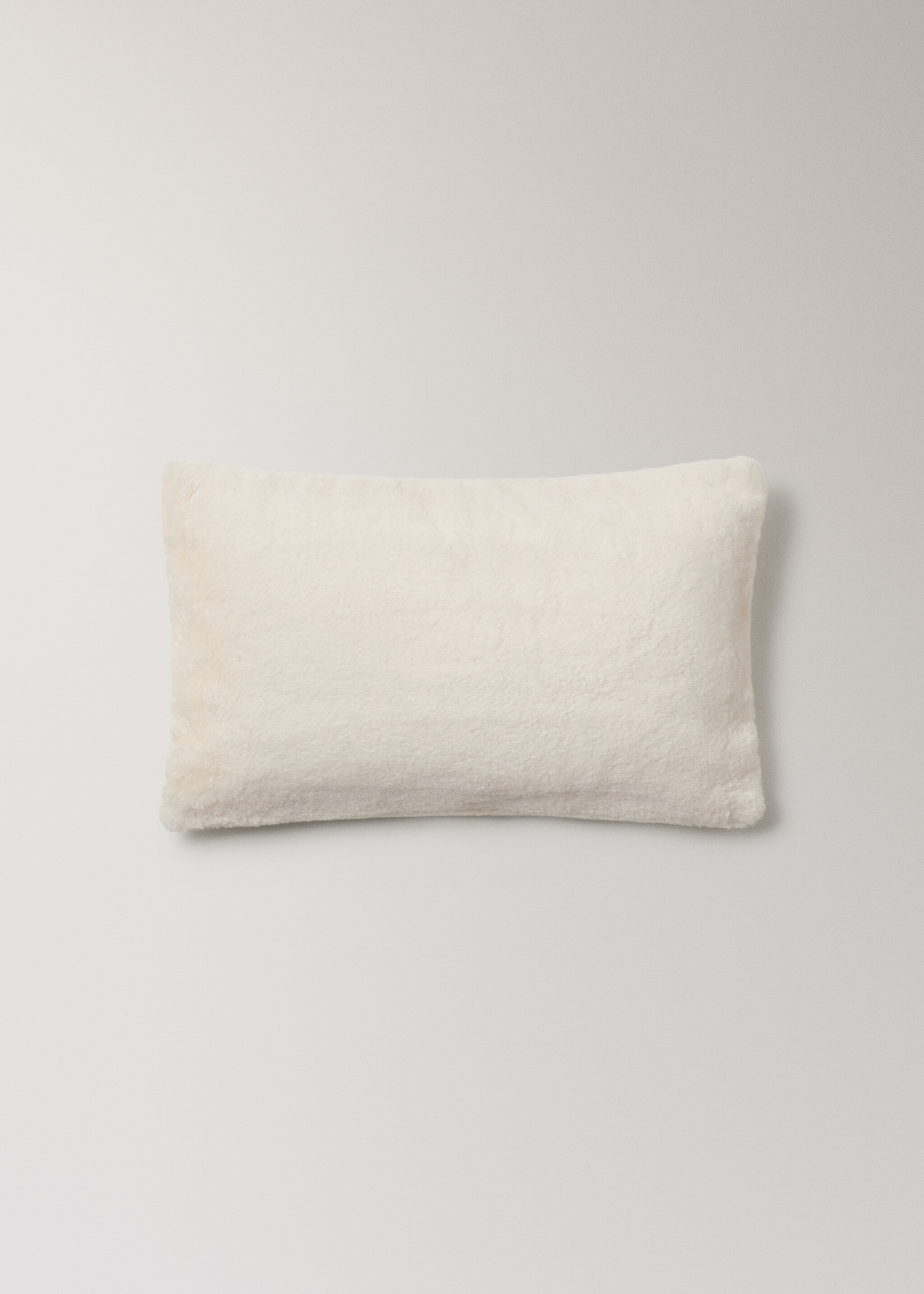 Housse de coussin effet fourrure 30x50 cm - Article sans modèle, Ivoire. Ref: 17003327-00.