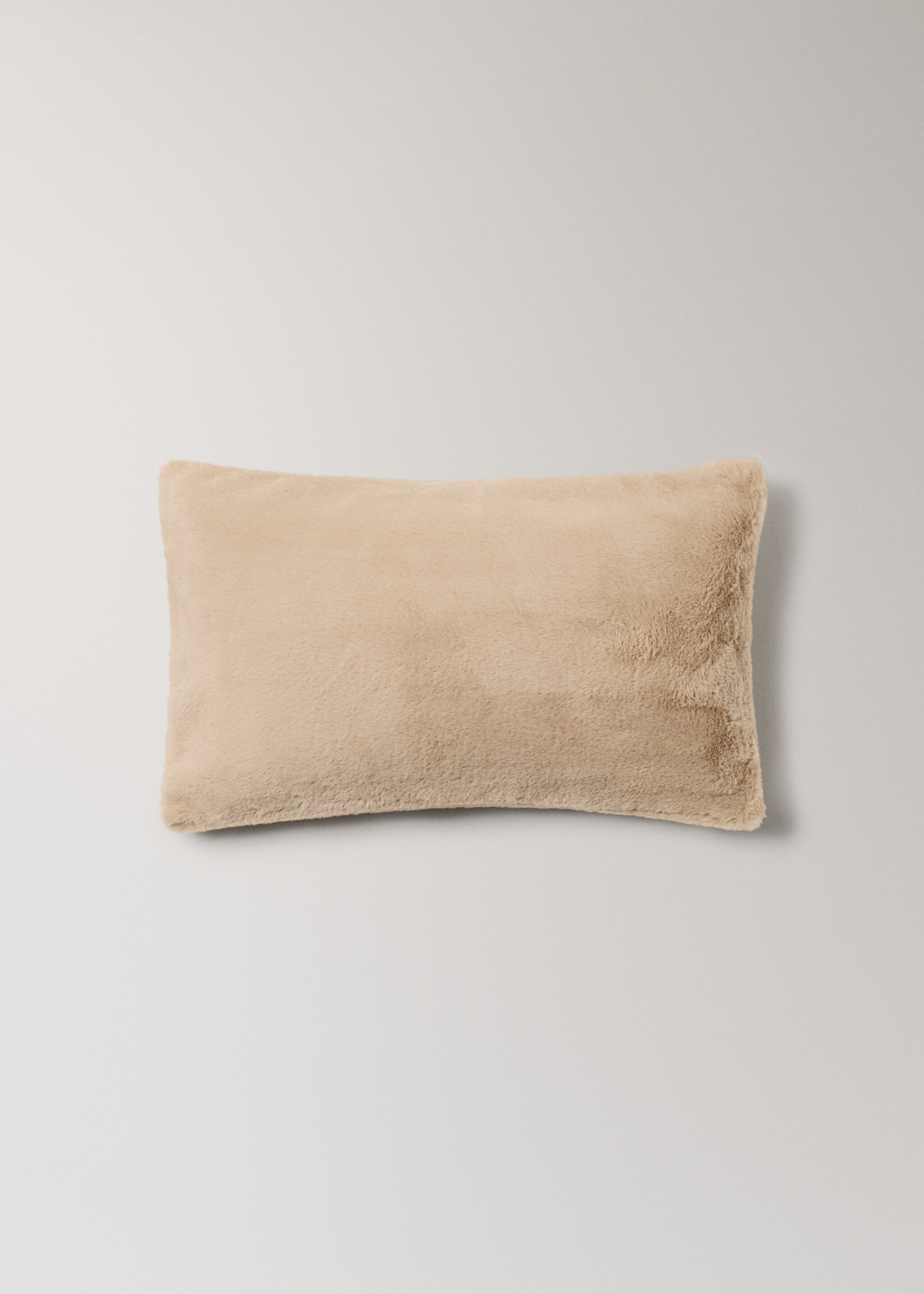 Kuddfodral med pälseffekt 30x50 cm - Artikel utan modell, Choklad. Ref: 17003327-00.