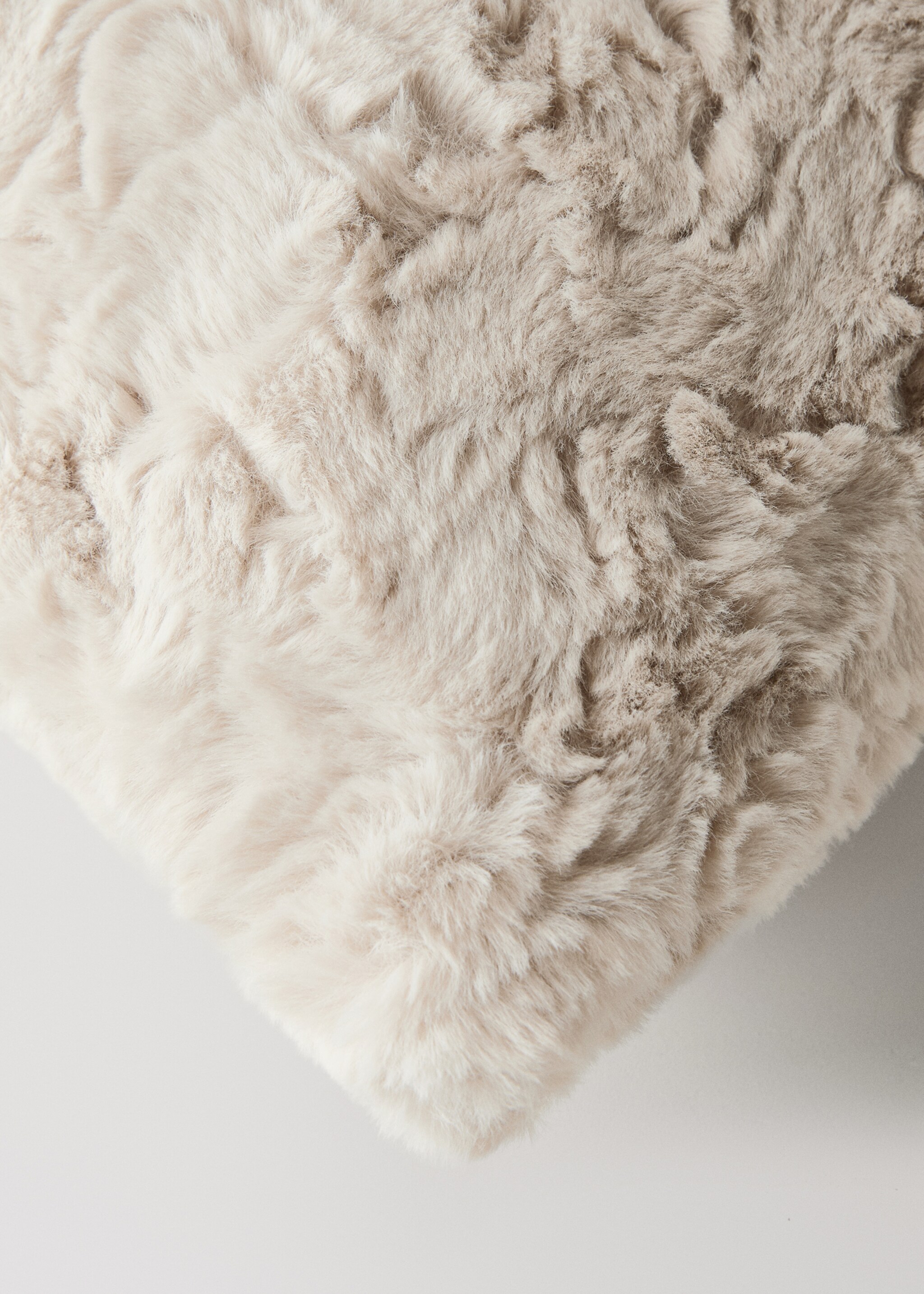 Housse de coussin effet fourrure texturée 50x50 cm - Détail de l'article 3, Sable. Ref: 17003328-00.