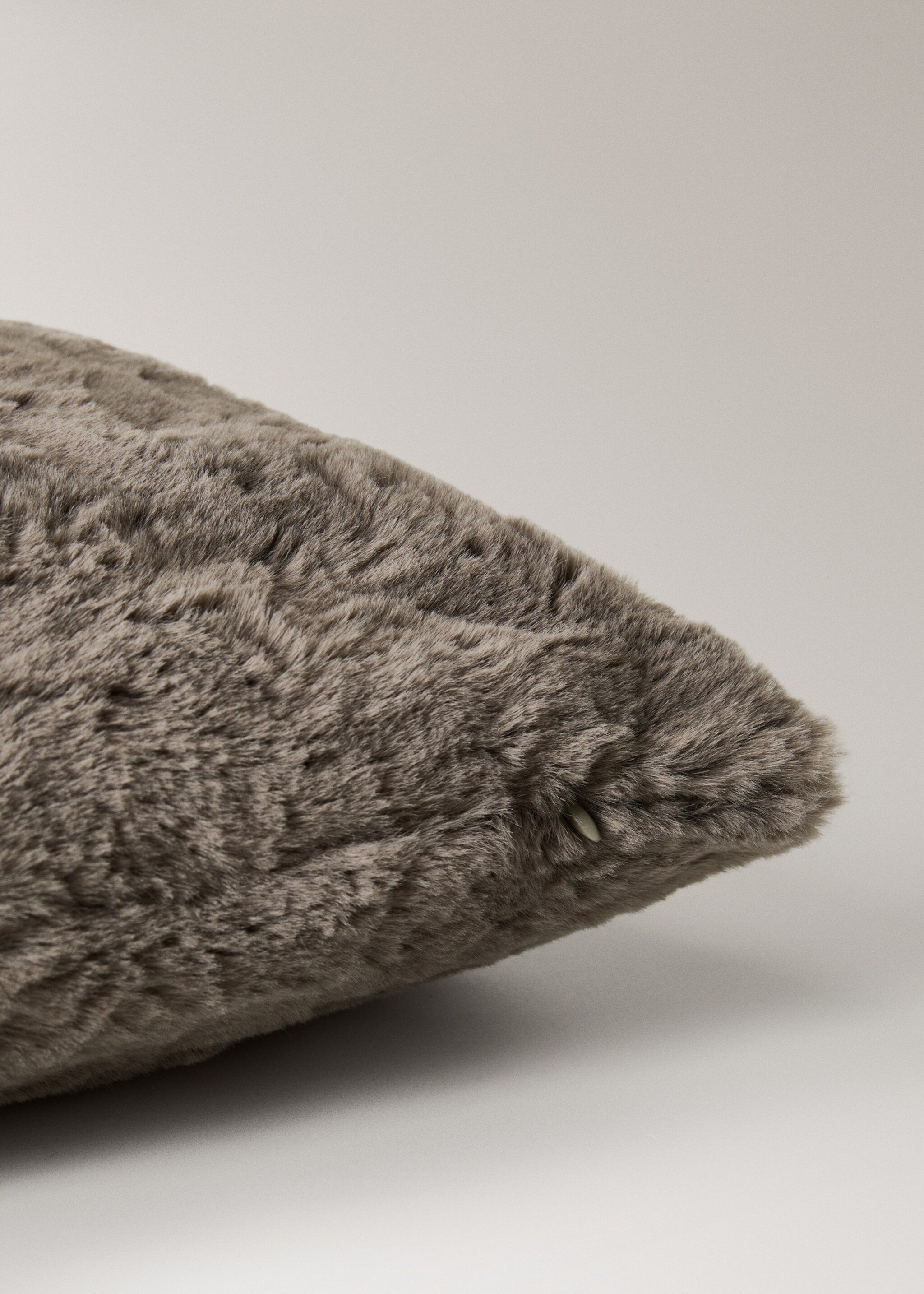 Faux-fur textured cushion cover 50x50 cm - Details of the article 1, Grey. Ref: 17003328-00.