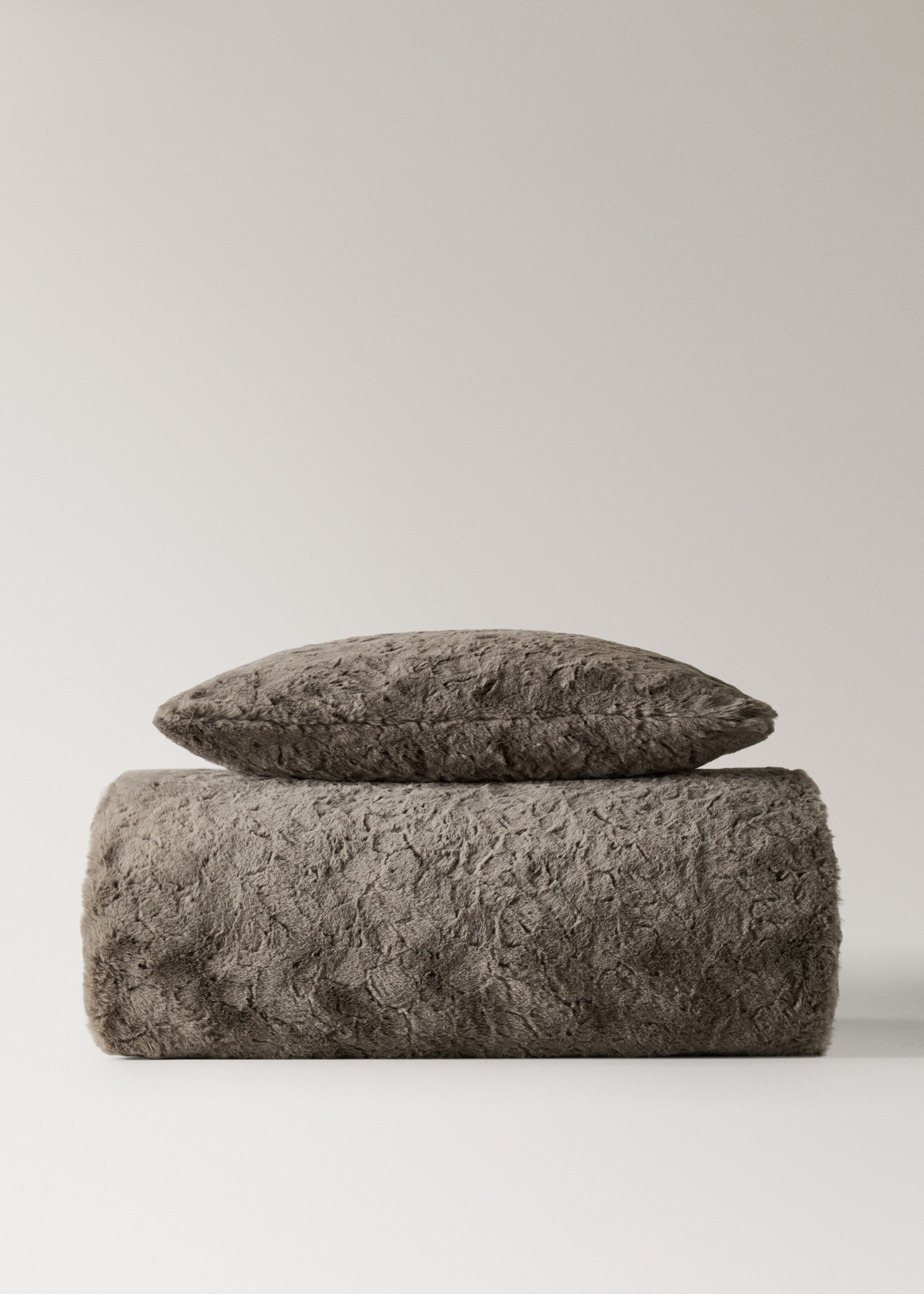 Faux-fur textured cushion cover 50x50 cm - Details of the article 4, Grey. Ref: 17003328-00.