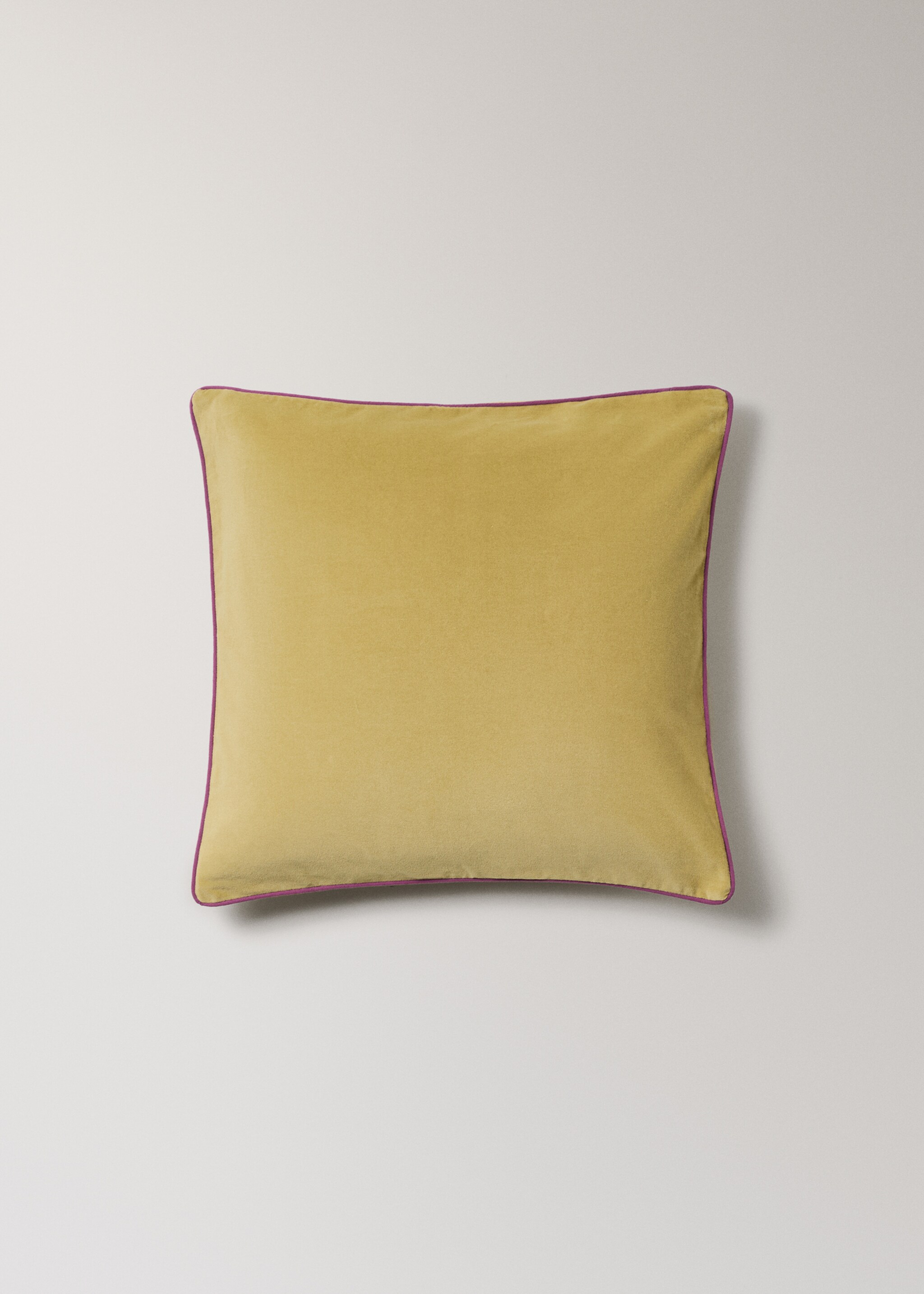 Velvet cushion cover with contrasting piping 50x50 cm - Article without model