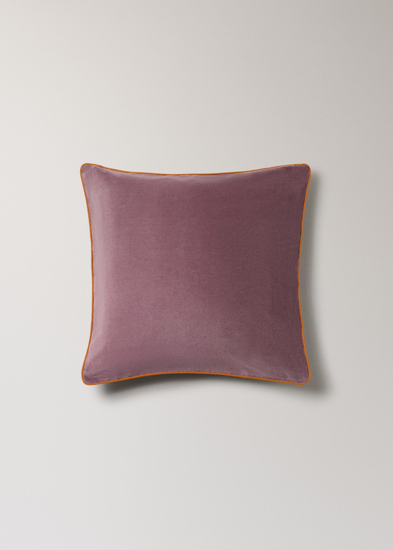 Velvet cushion cover with contrasting piping 50x50 cm - Article without model