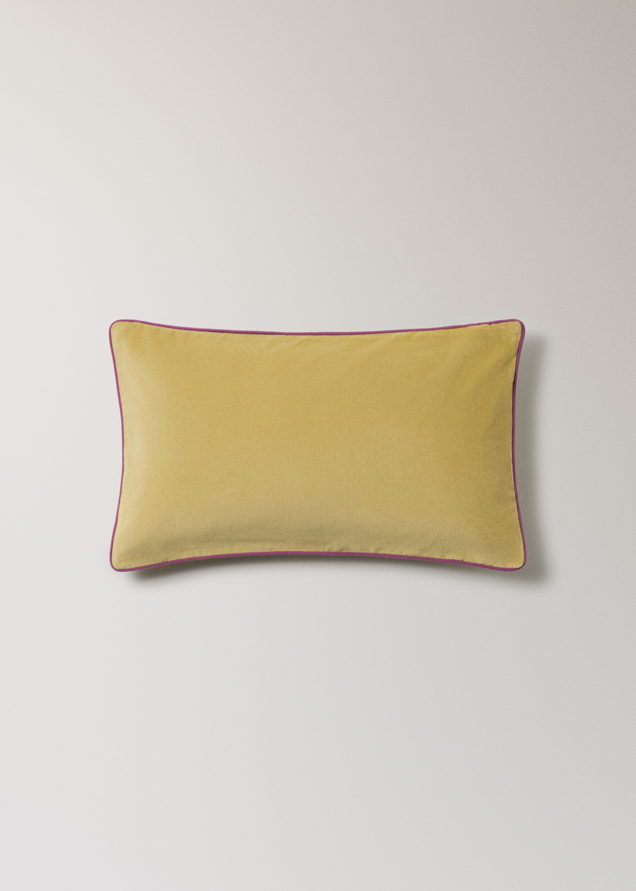 Velvet cushion cover with contrasting piping 30x50 cm - Article without model