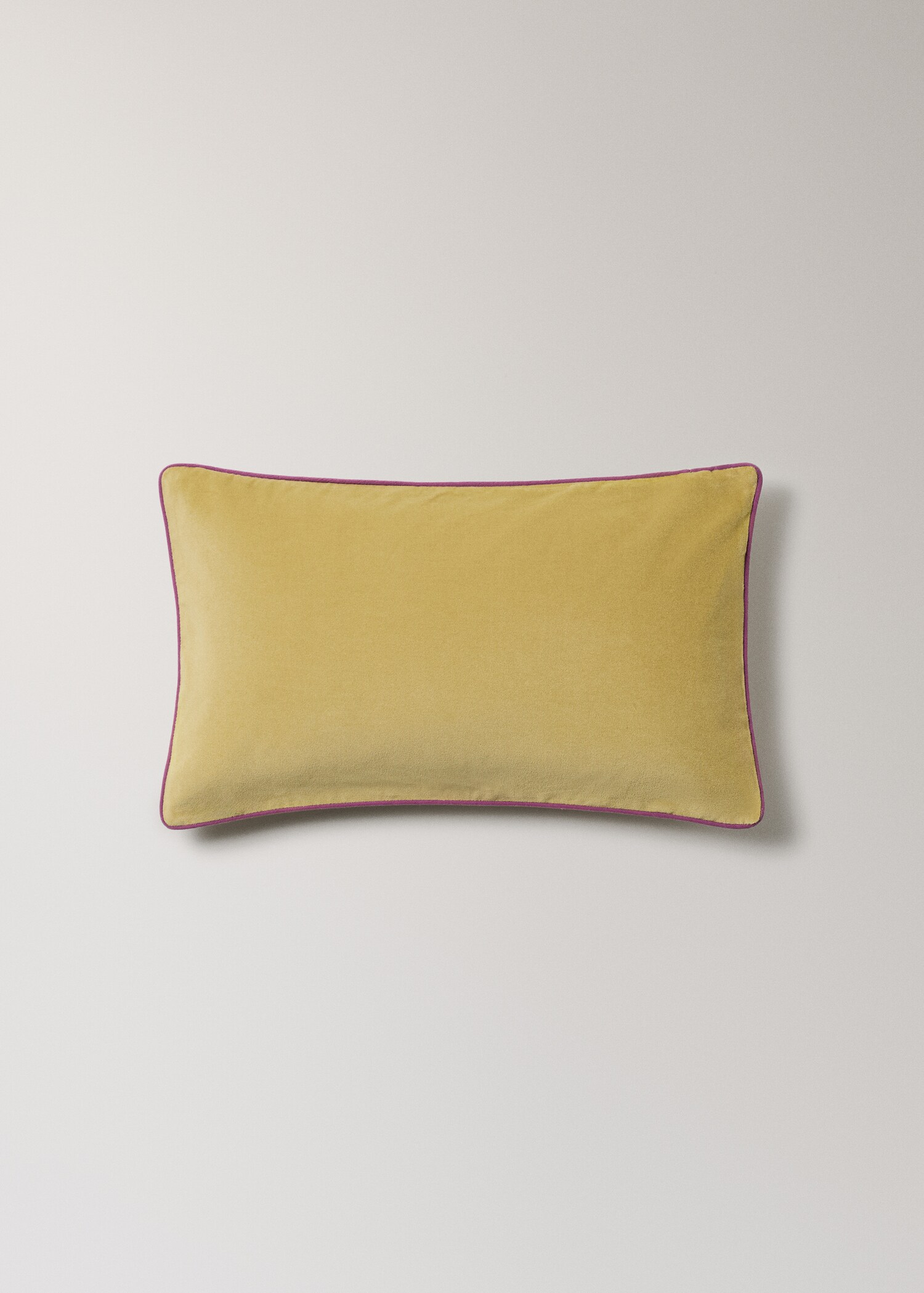 Velvet cushion cover with contrasting piping 30x50 cm - Article without model