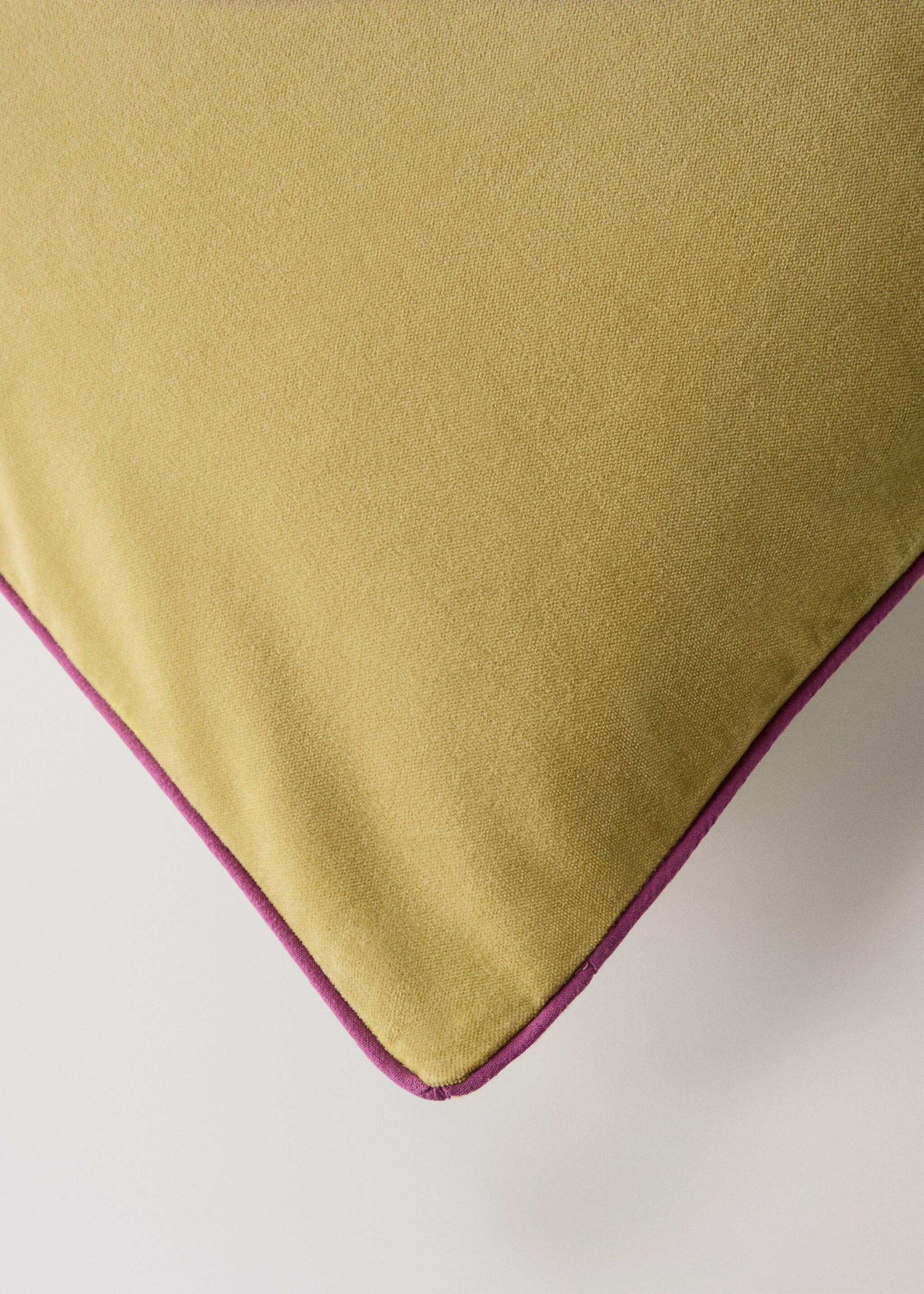 Velvet cushion cover with contrasting piping 30x50 cm - Details of the article 2