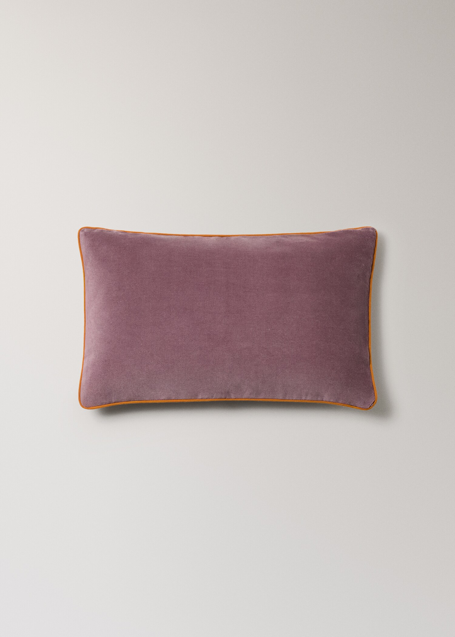 Velvet cushion cover with contrasting piping 30x50 cm - Article without model