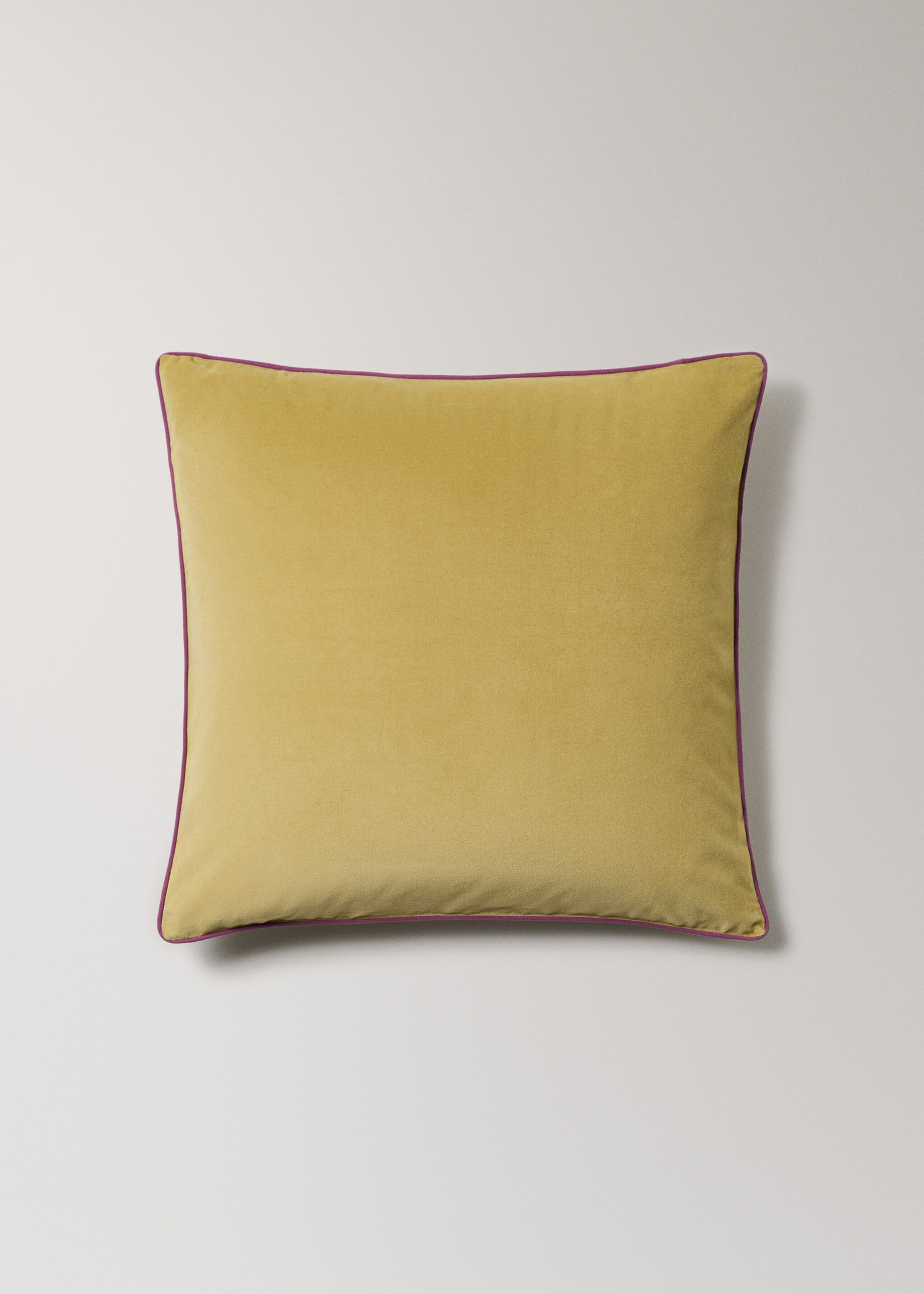 Velvet cushion cover with contrasting piping 60x60 cm - Article without model