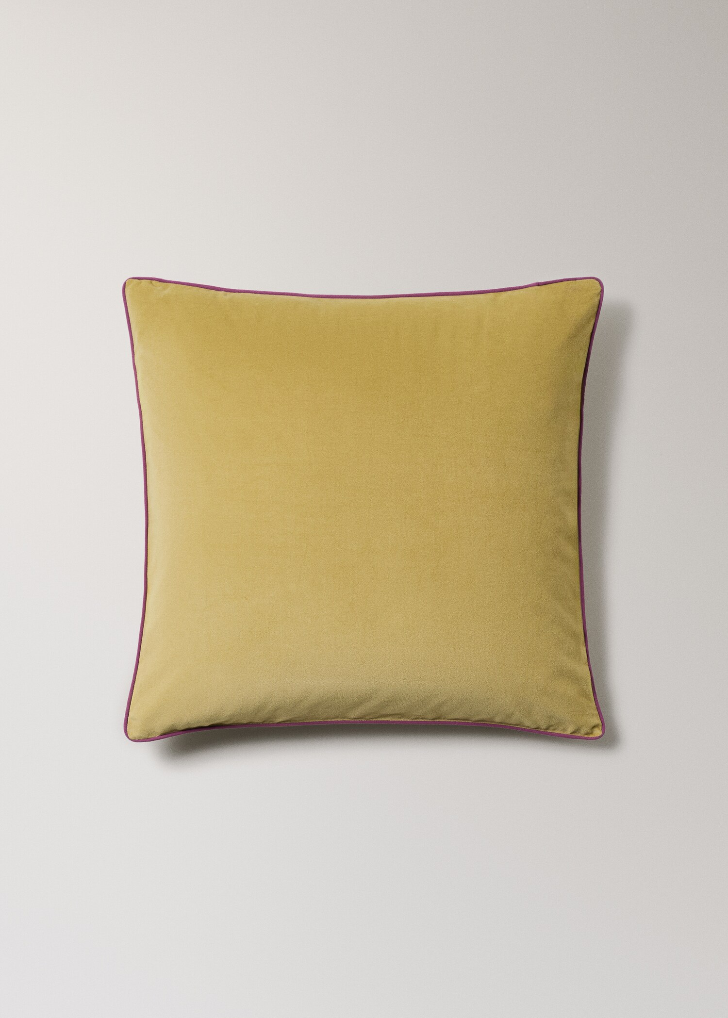 Velvet cushion cover with contrasting piping 60x60 cm - Article without model