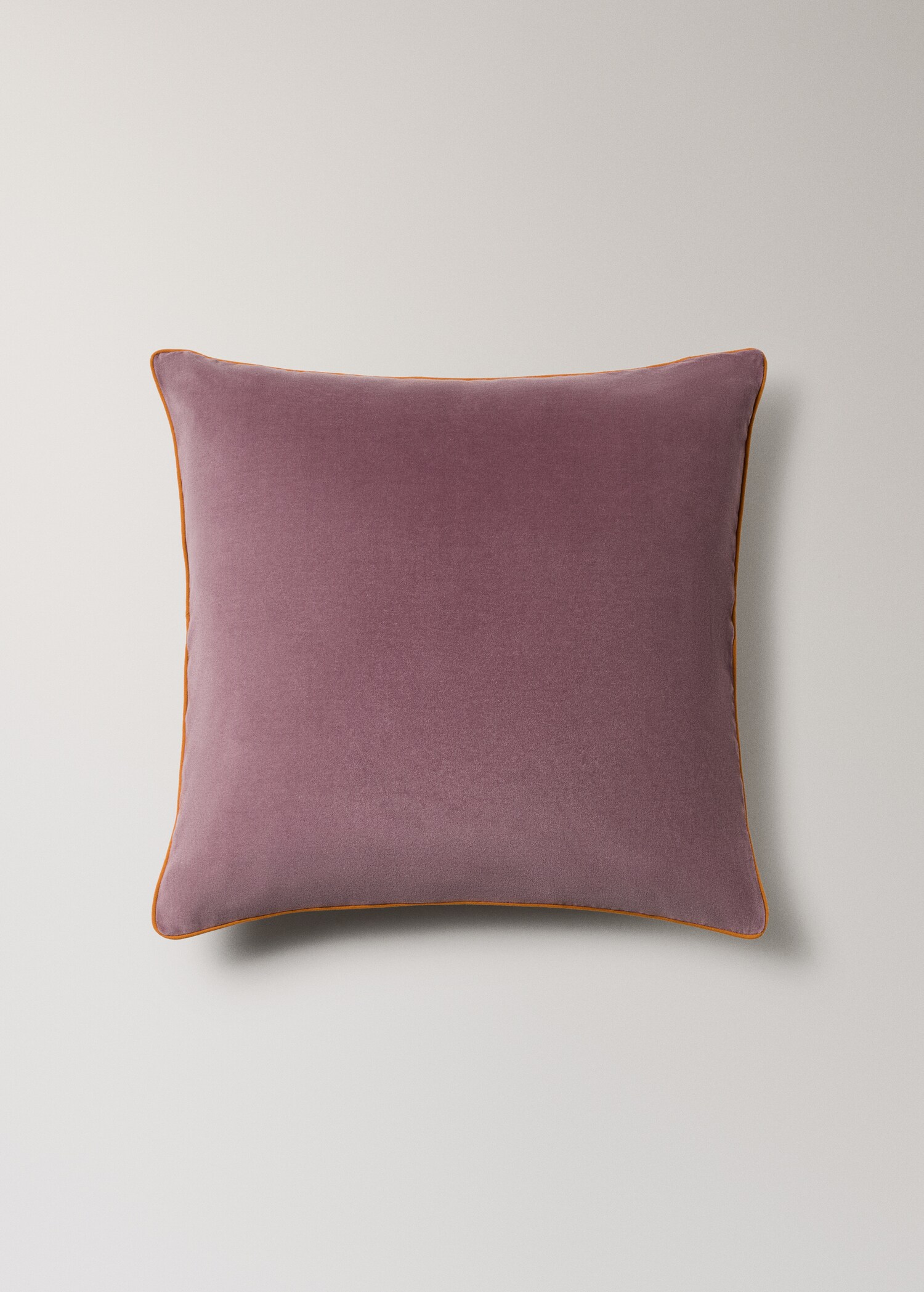 Velvet cushion cover with contrasting piping 60x60 cm - Article without model