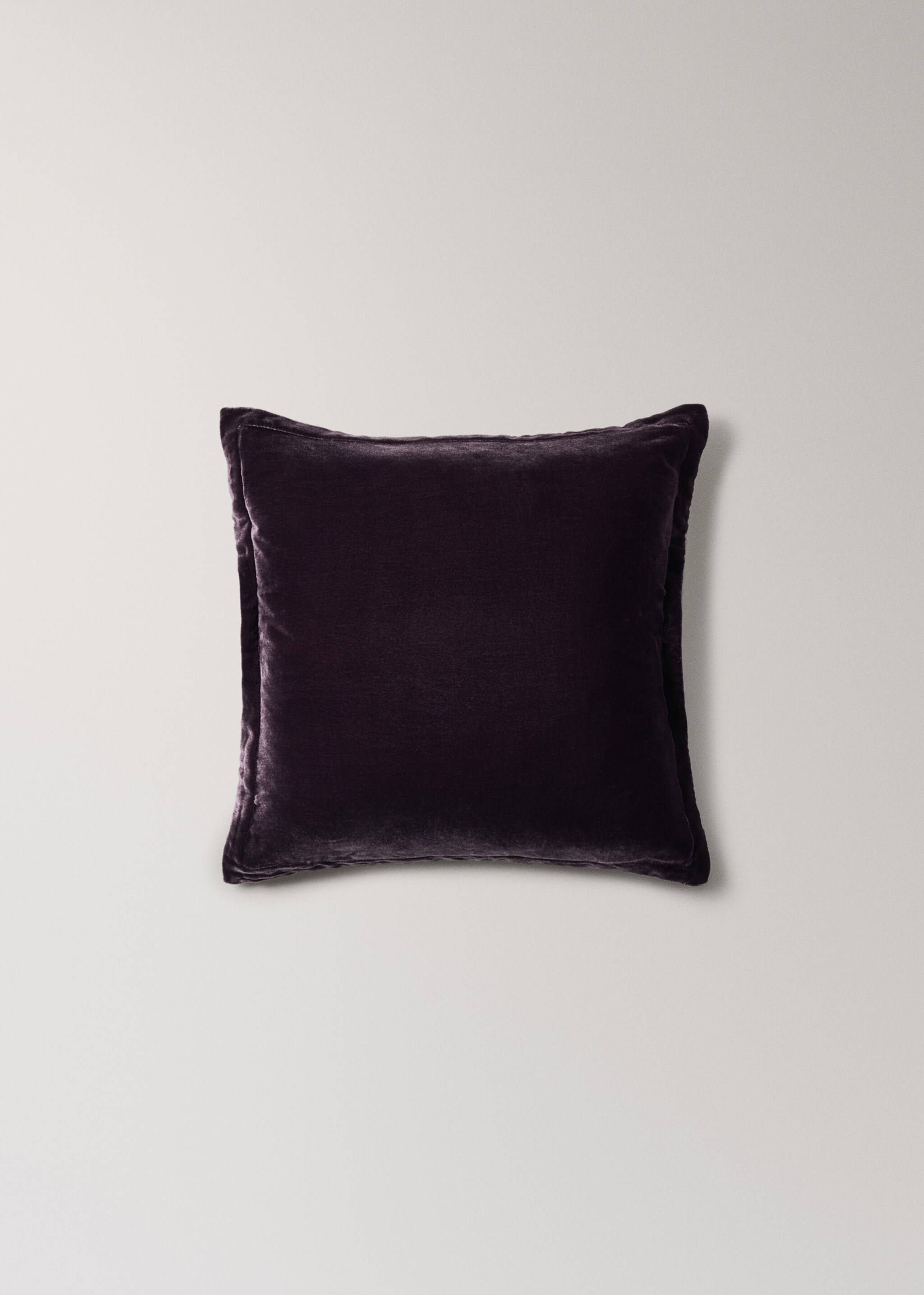 Velvet silk cushion cover 45x45 cm - Article without model, Blackberry. Ref: 17003334-00.
