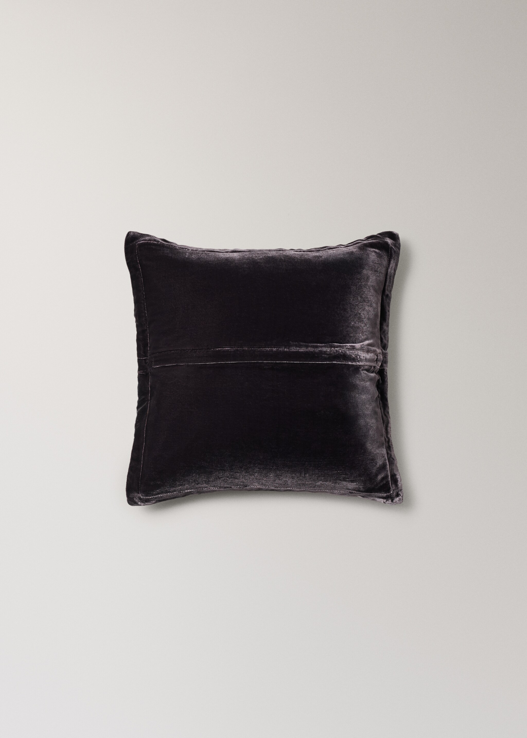 Velvet silk cushion cover 45x45 cm - Details of the article 1, Blackberry. Ref: 17003334-00.