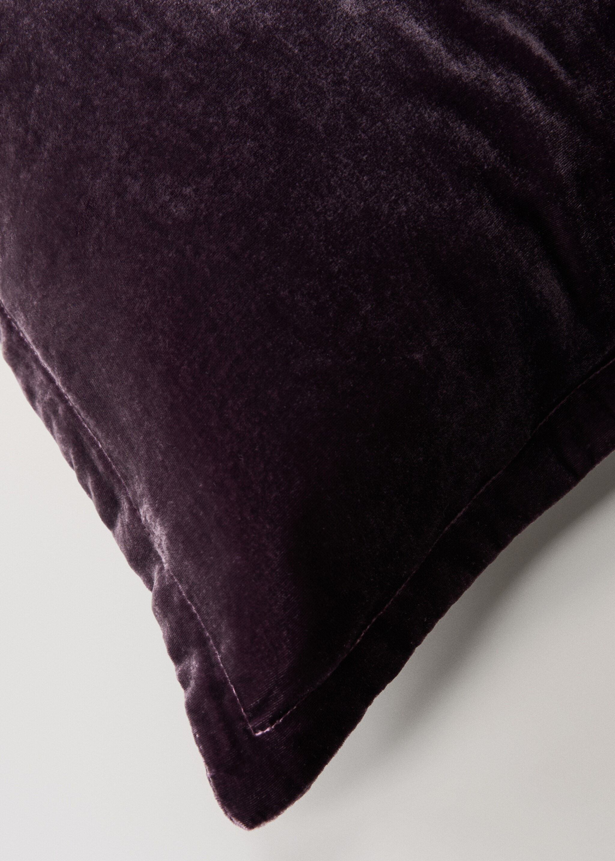 Velvet silk cushion cover 45x45 cm - Details of the article 2, Blackberry. Ref: 17003334-00.