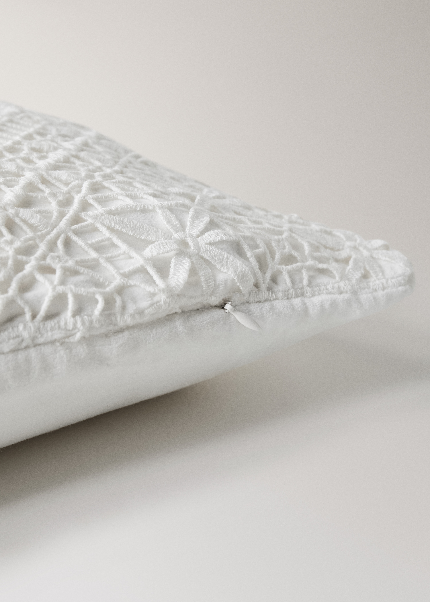 Cushion case chriss - Details of the article 2