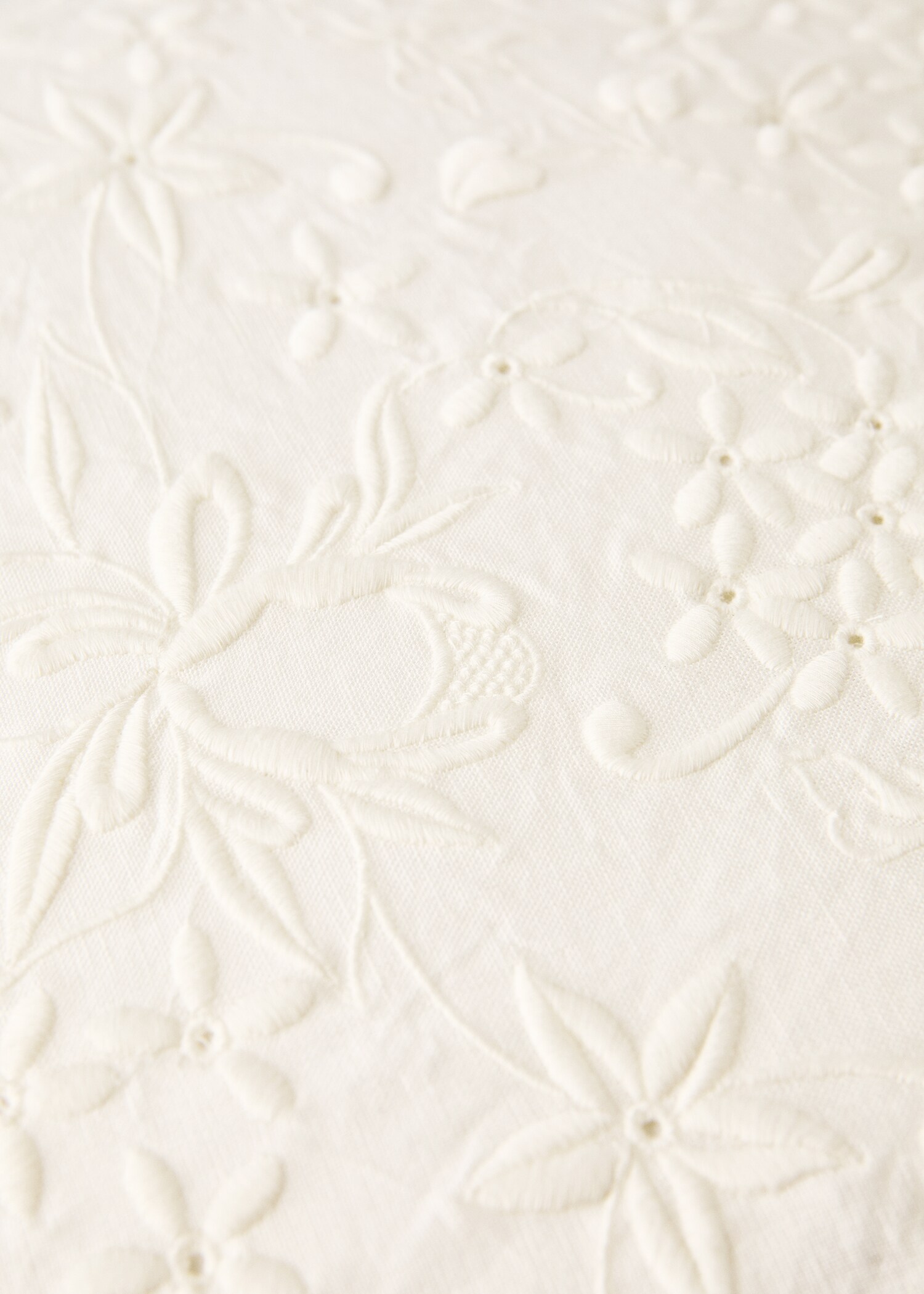 Cotton linen embroidered cushion cover 50x50 cm - Details of the article 4