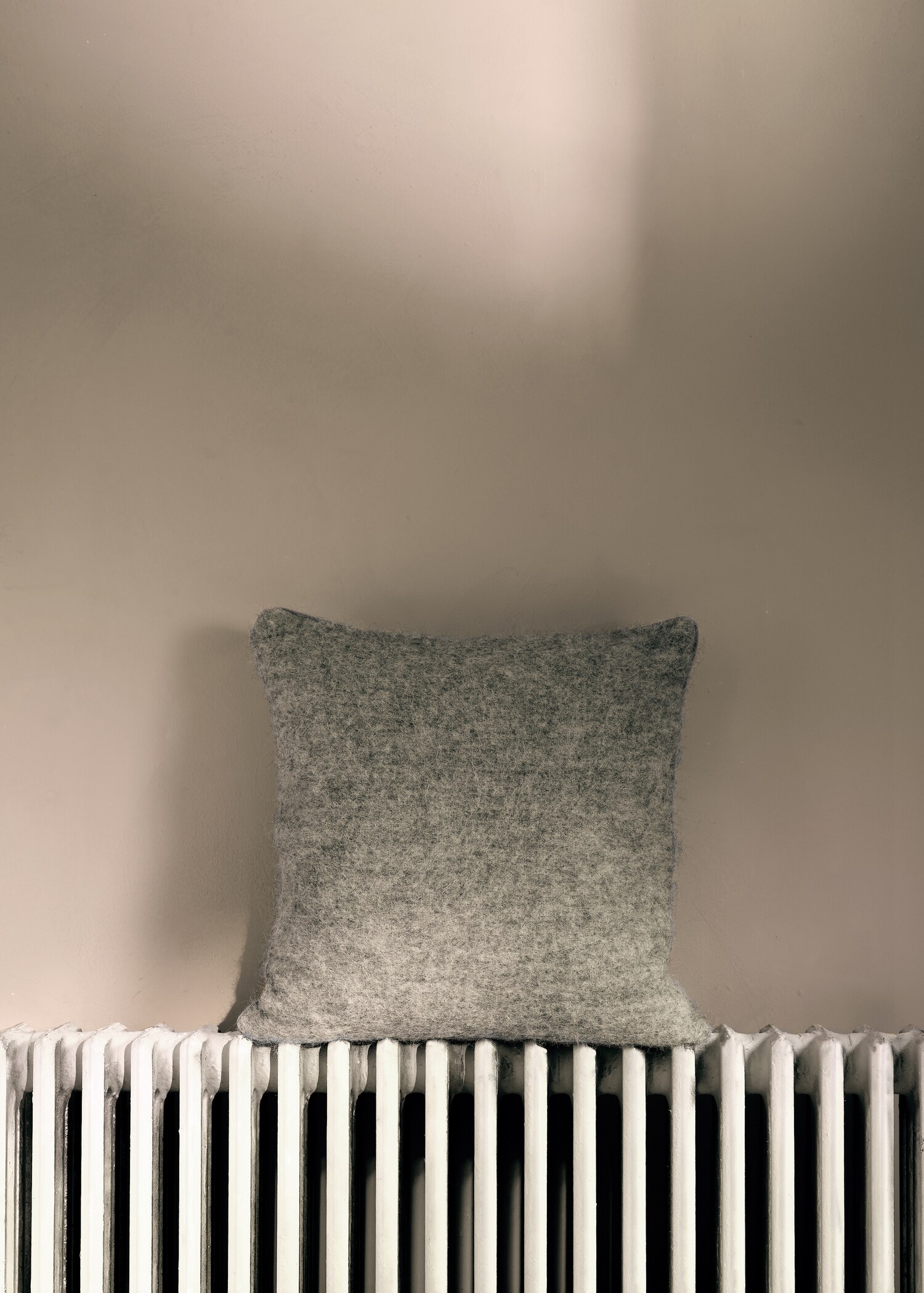 Carded-effect cushion cover 50x50 cm - Details of the article 5