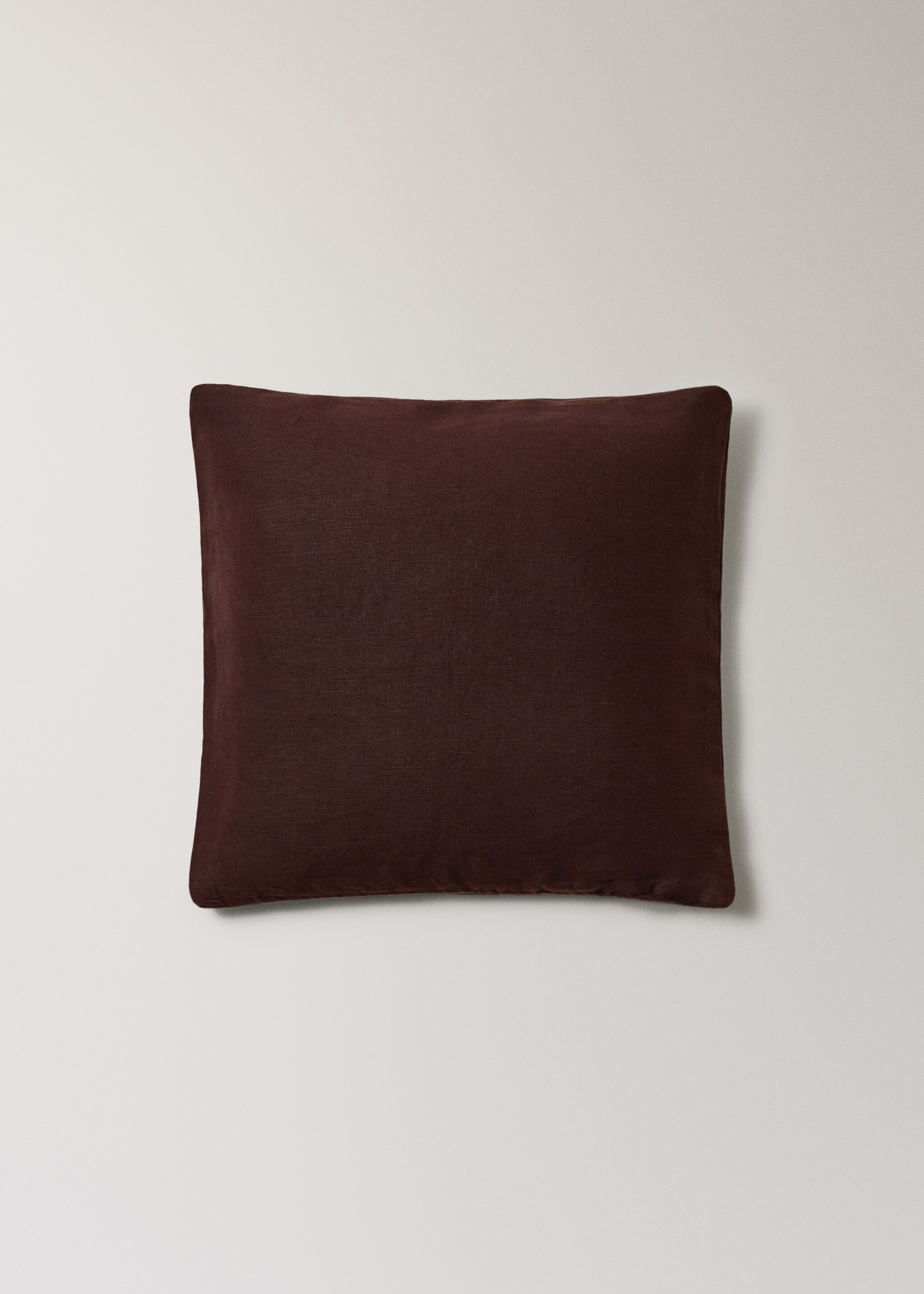 Linen cushion cover 50x50 cm - Article without model, Blackberry. Ref: 17003341-00.
