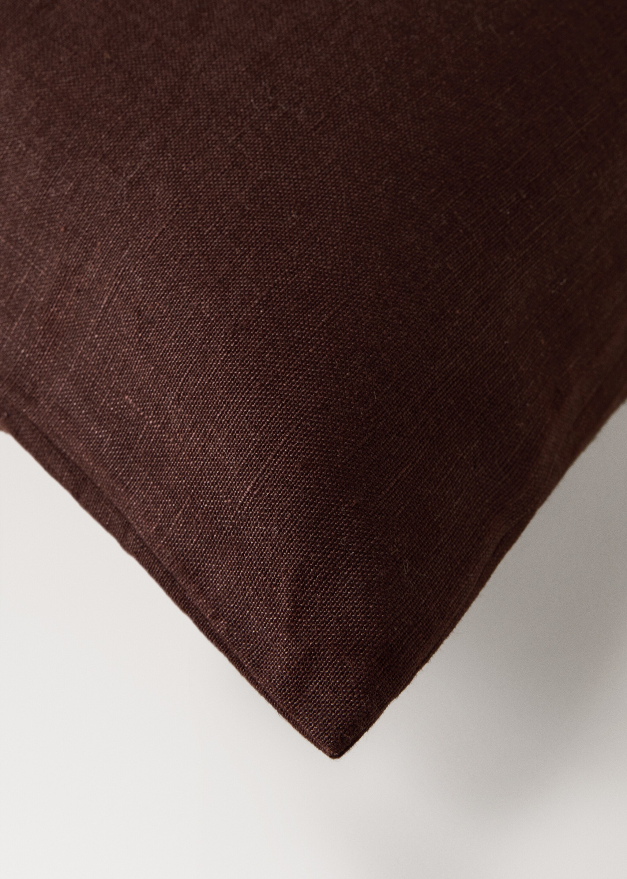 Linen cushion cover 50x50 cm - Details of the article 2, Blackberry. Ref: 17003341-00.