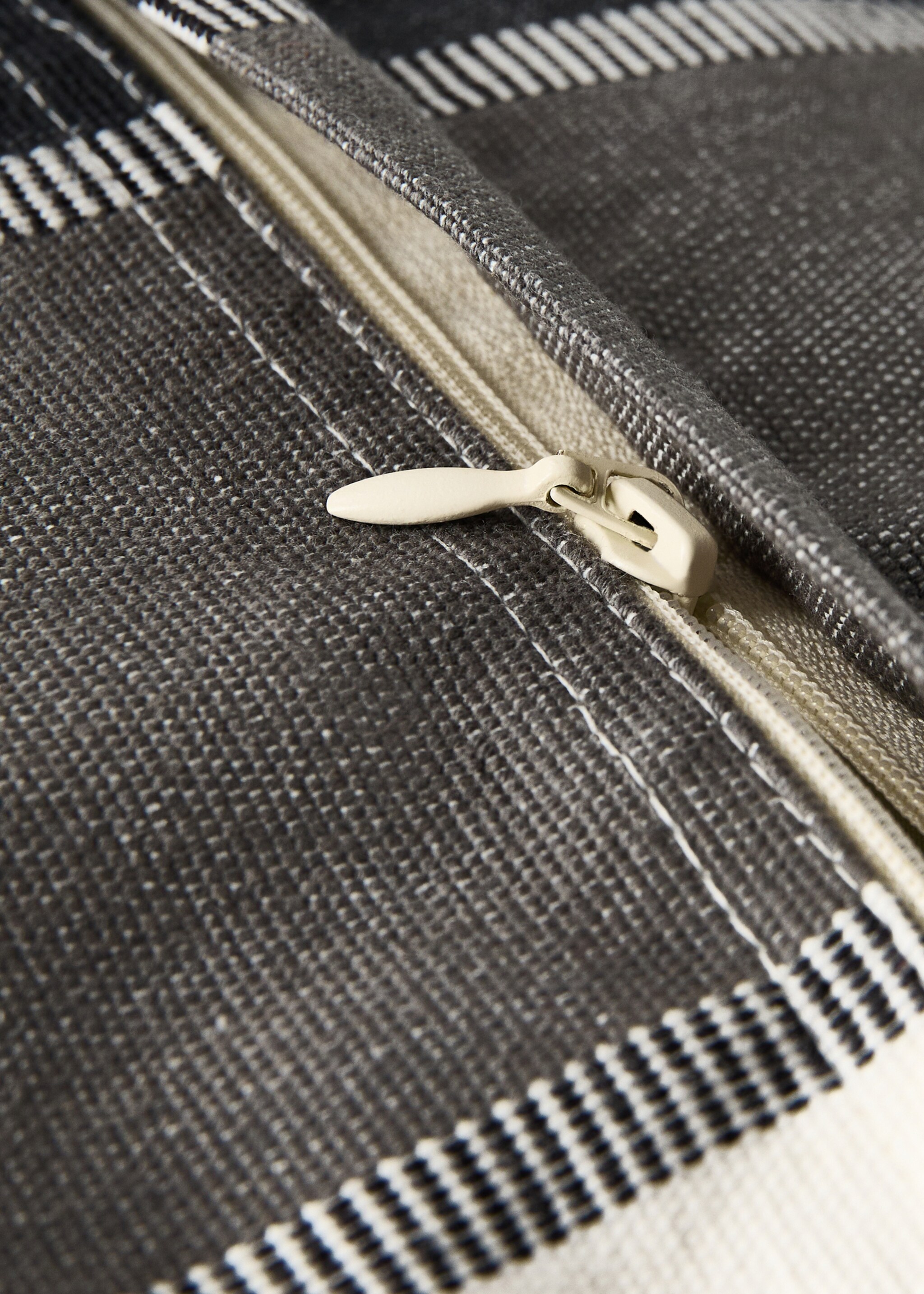 Cotton striped cushion cover 40x60 cm - Details of the article 2, Dark Grey. Ref: 17003343-00.