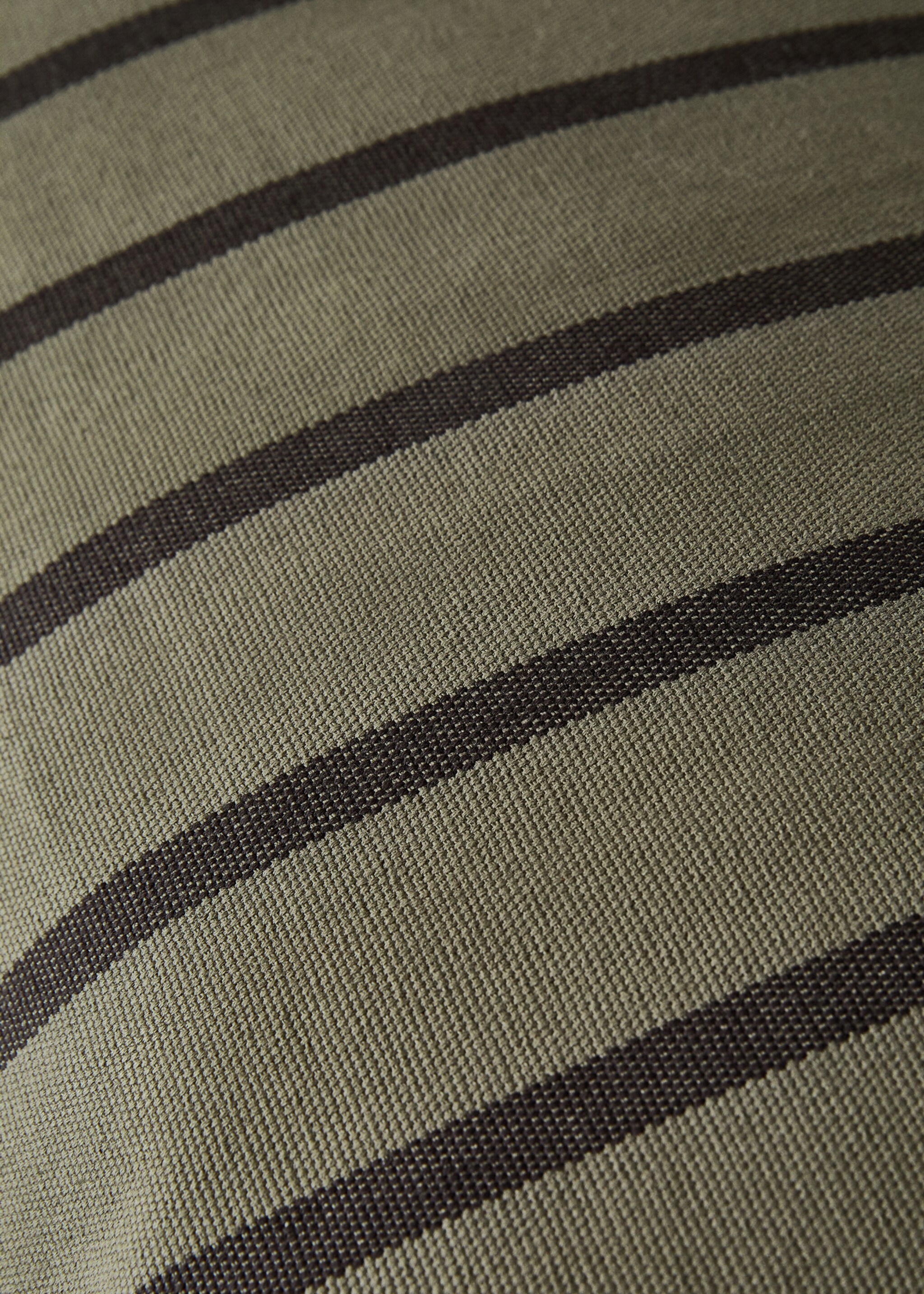 Povlak na polštářek z bavlny s dvoubarevnými pruhy 40x60 cm - Detail zboží 2, Olivová. Ref: 17003344-00.