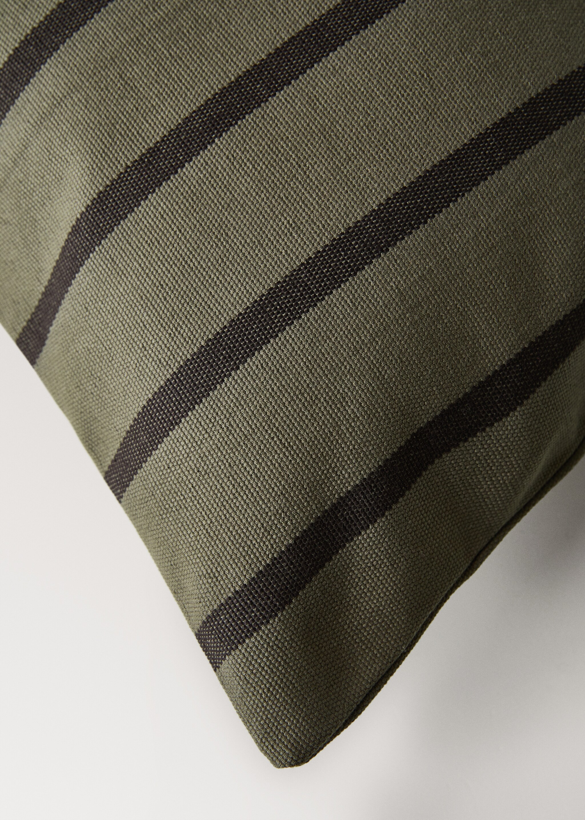 Povlak na polštářek z bavlny s dvoubarevnými pruhy 40x60 cm - Detail zboží 3, Olivová. Ref: 17003344-00.