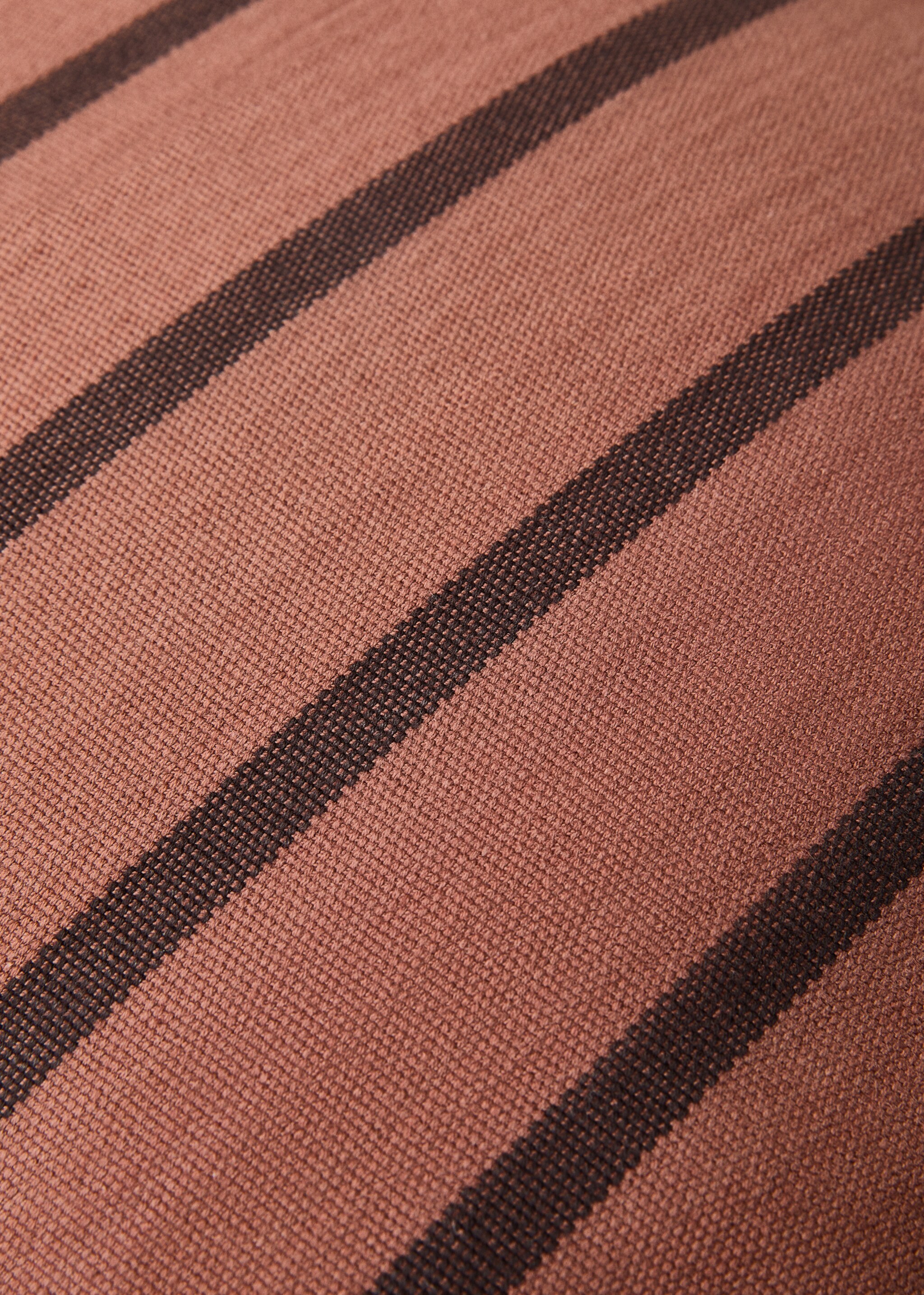 Funda coixí cotó ratlla bicolor 40x40 cm - Detall de l'article 2, Marró. Ref: 17003345-00.