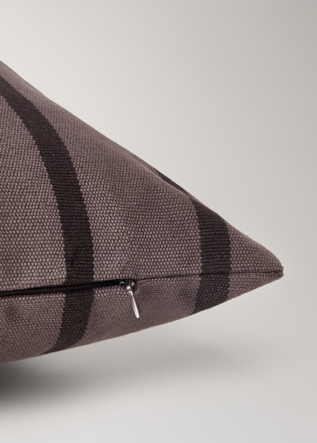 Cotton cushion cover with two-tone stripes 40x40 cm