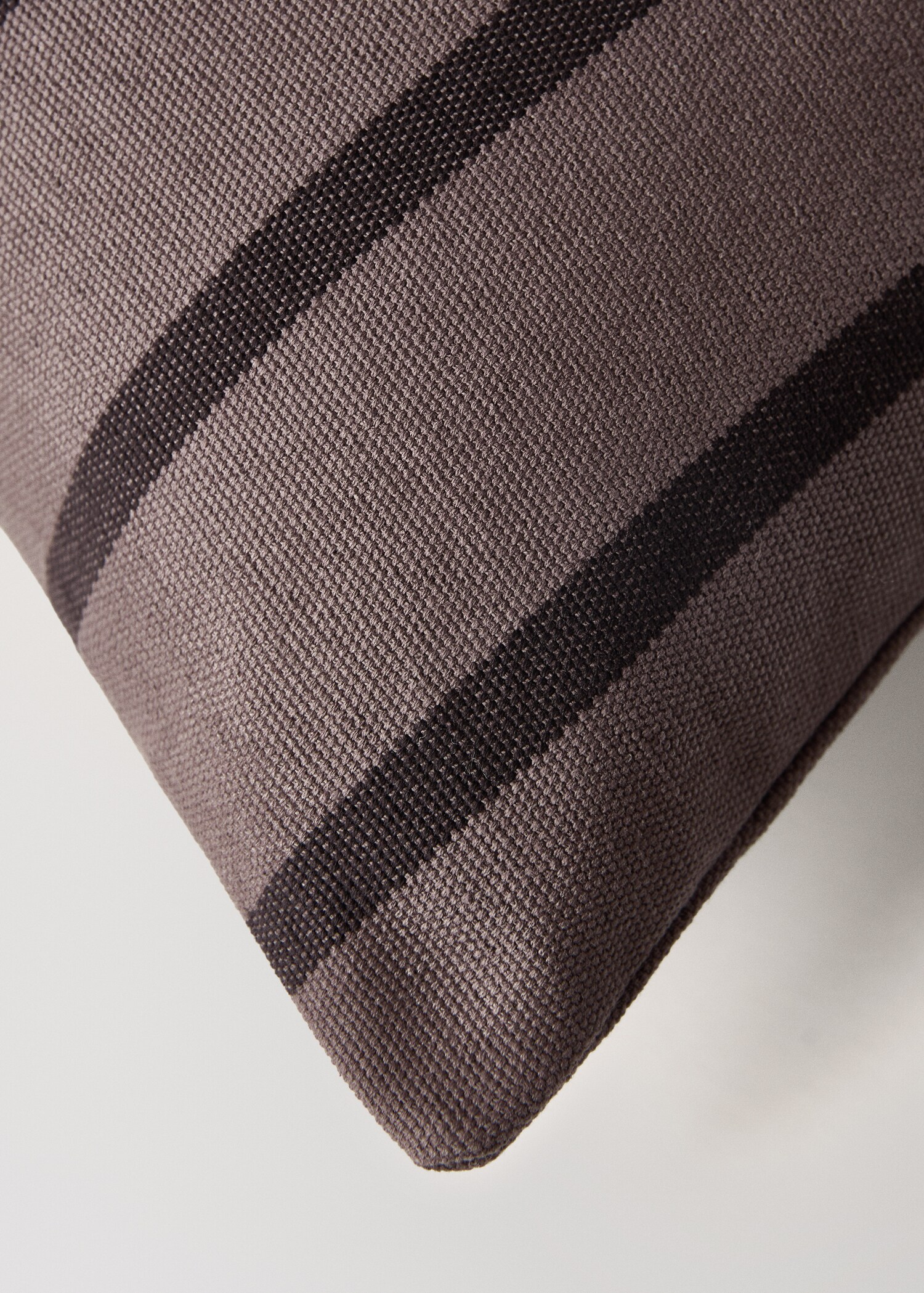 Cotton cushion cover with two-tone stripes 40x40 cm - Details of the article 3