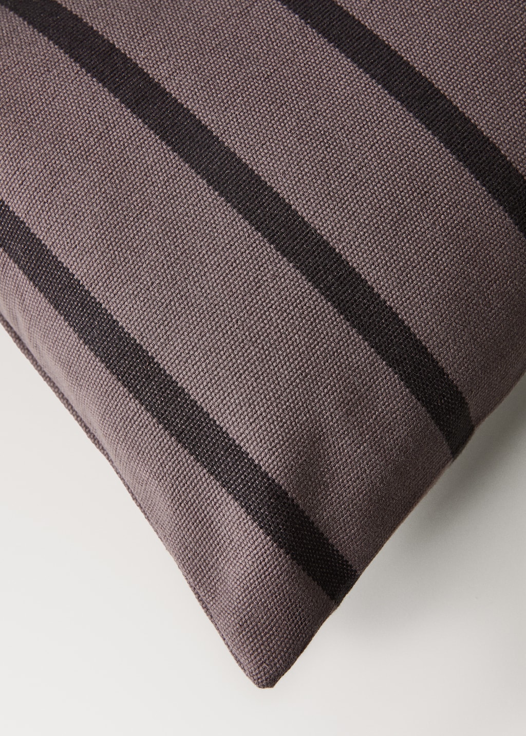Cotton cushion cover with two-tone stripes 40x40 cm