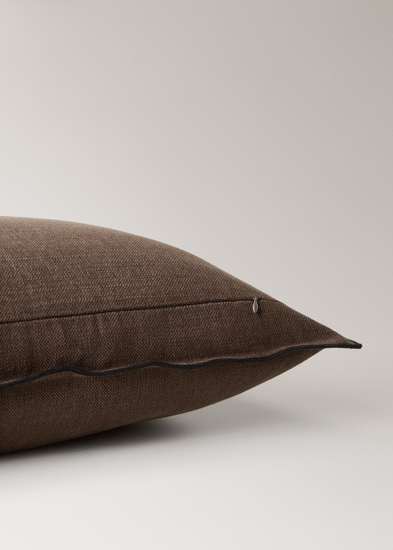 Linen cotton cushion cover with overlock tab 40x60 cm - Details of the article 1