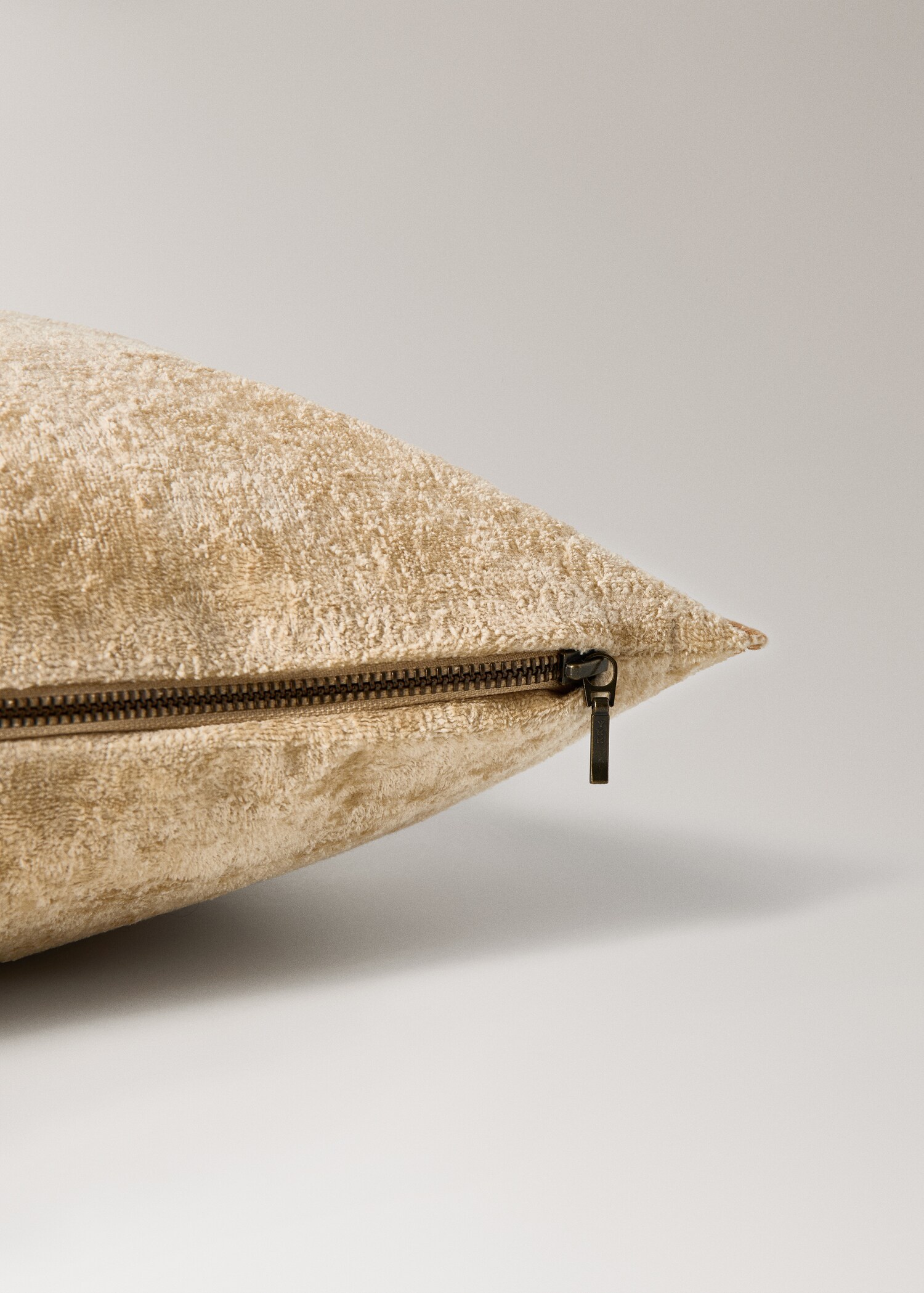 Cushion case louvre - Details of the article 1