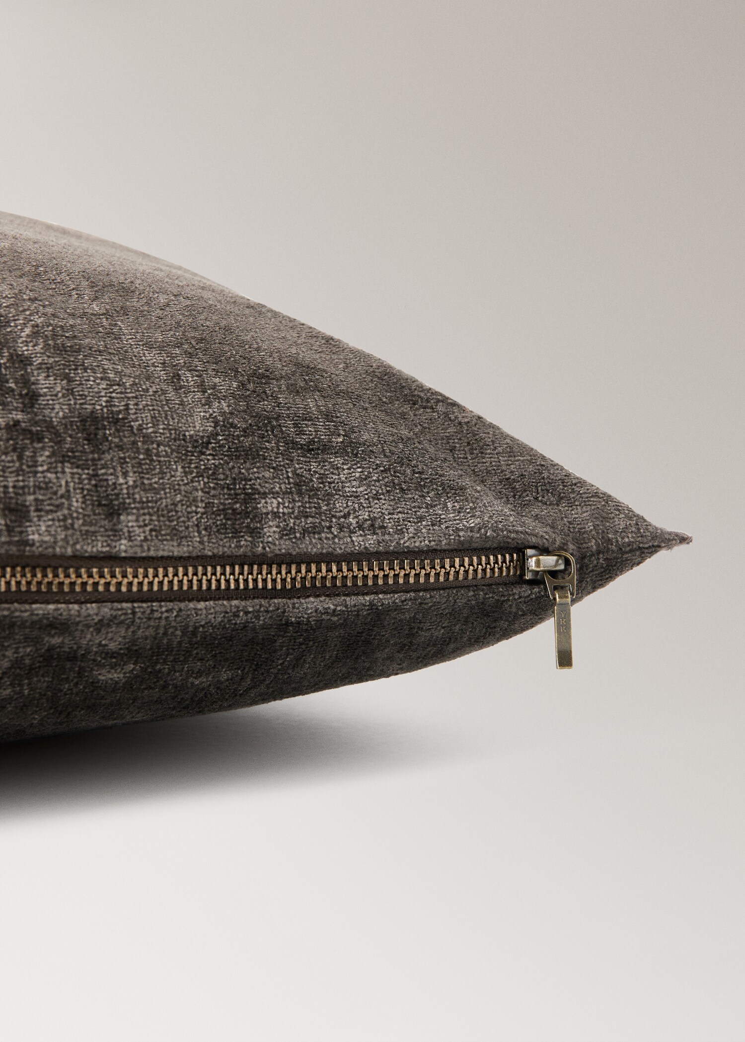 Cushion case louvre - Details of the article 1