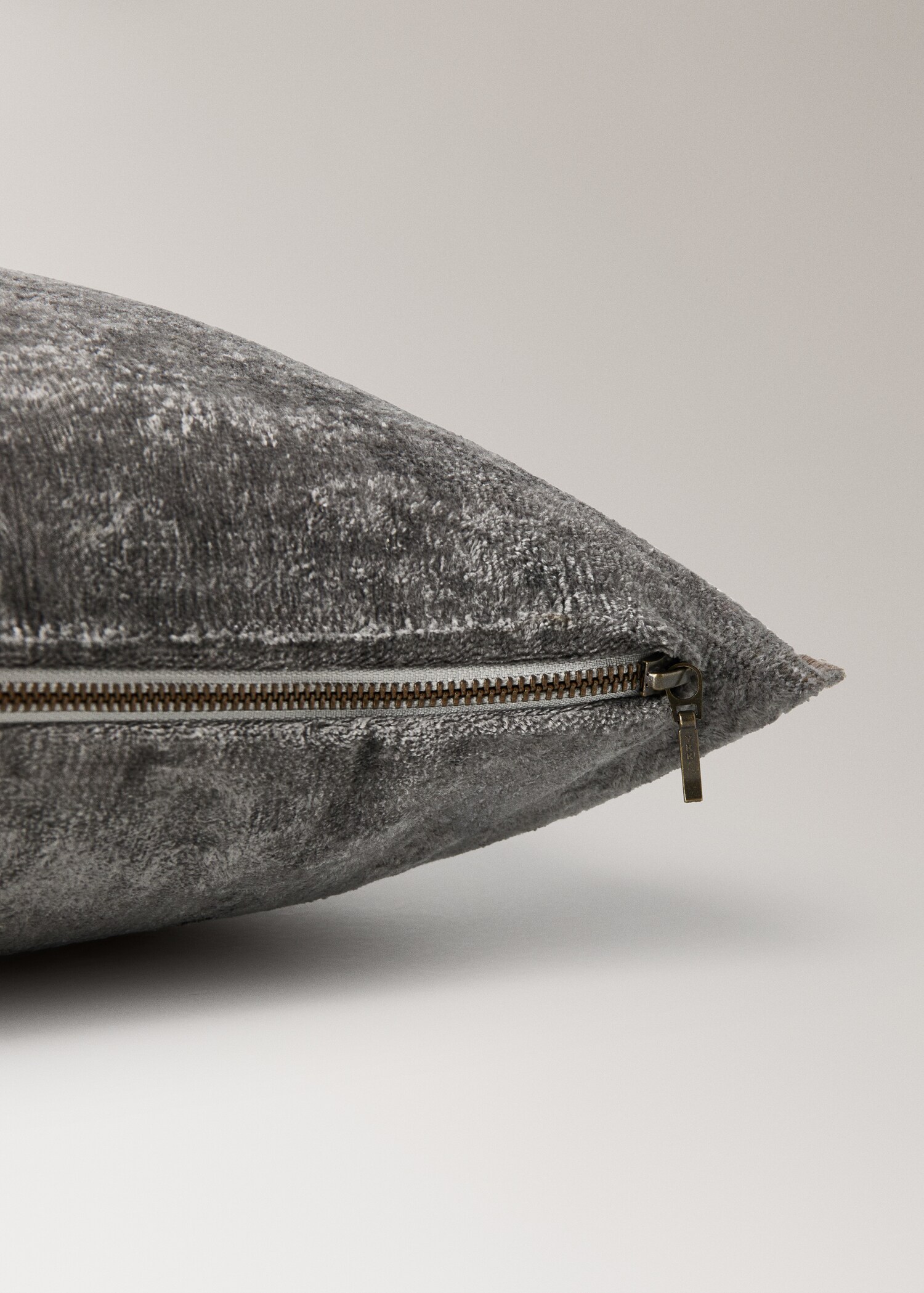 Cushion case louvre - Details of the article 1