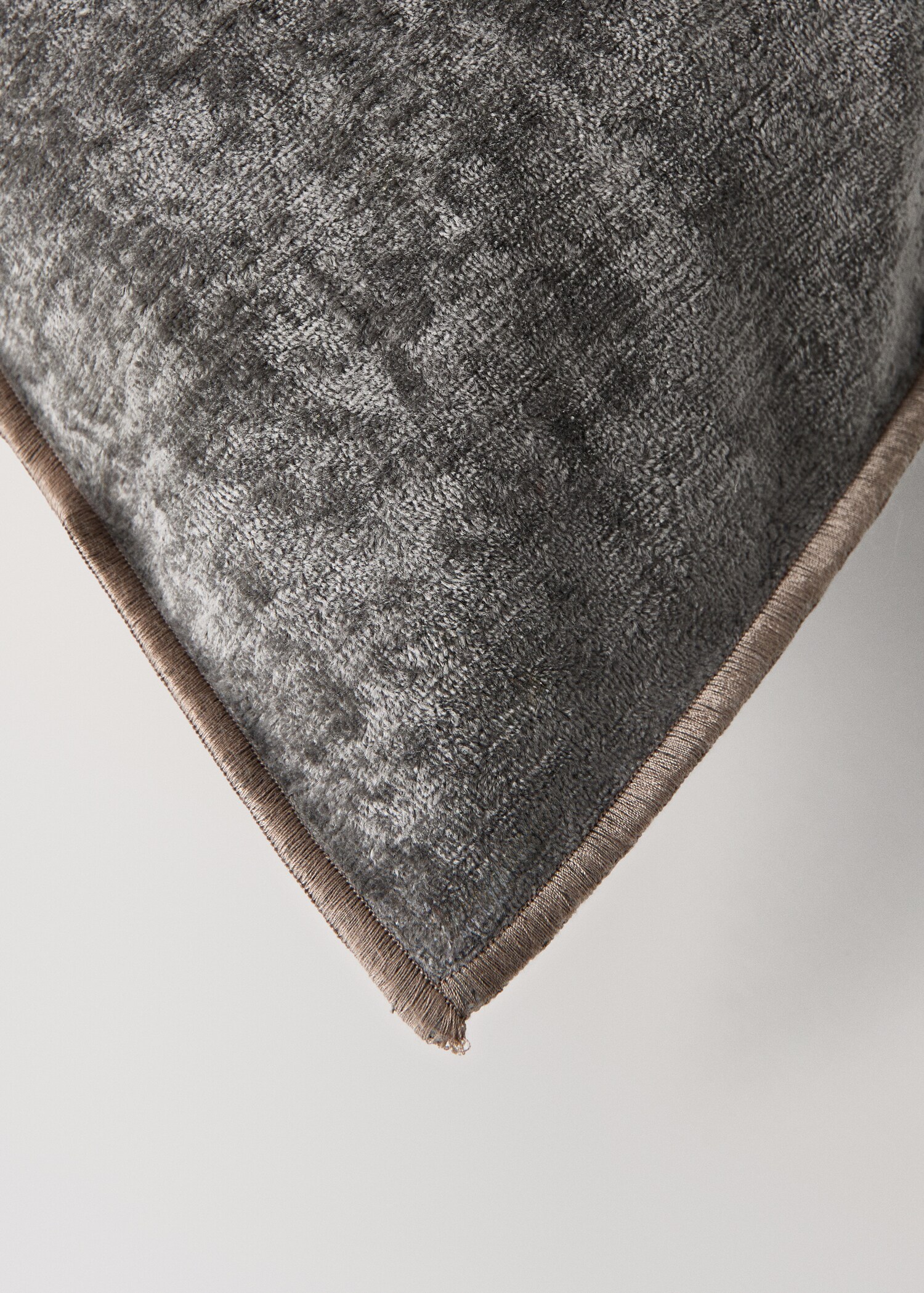 Cushion case louvre - Details of the article 2
