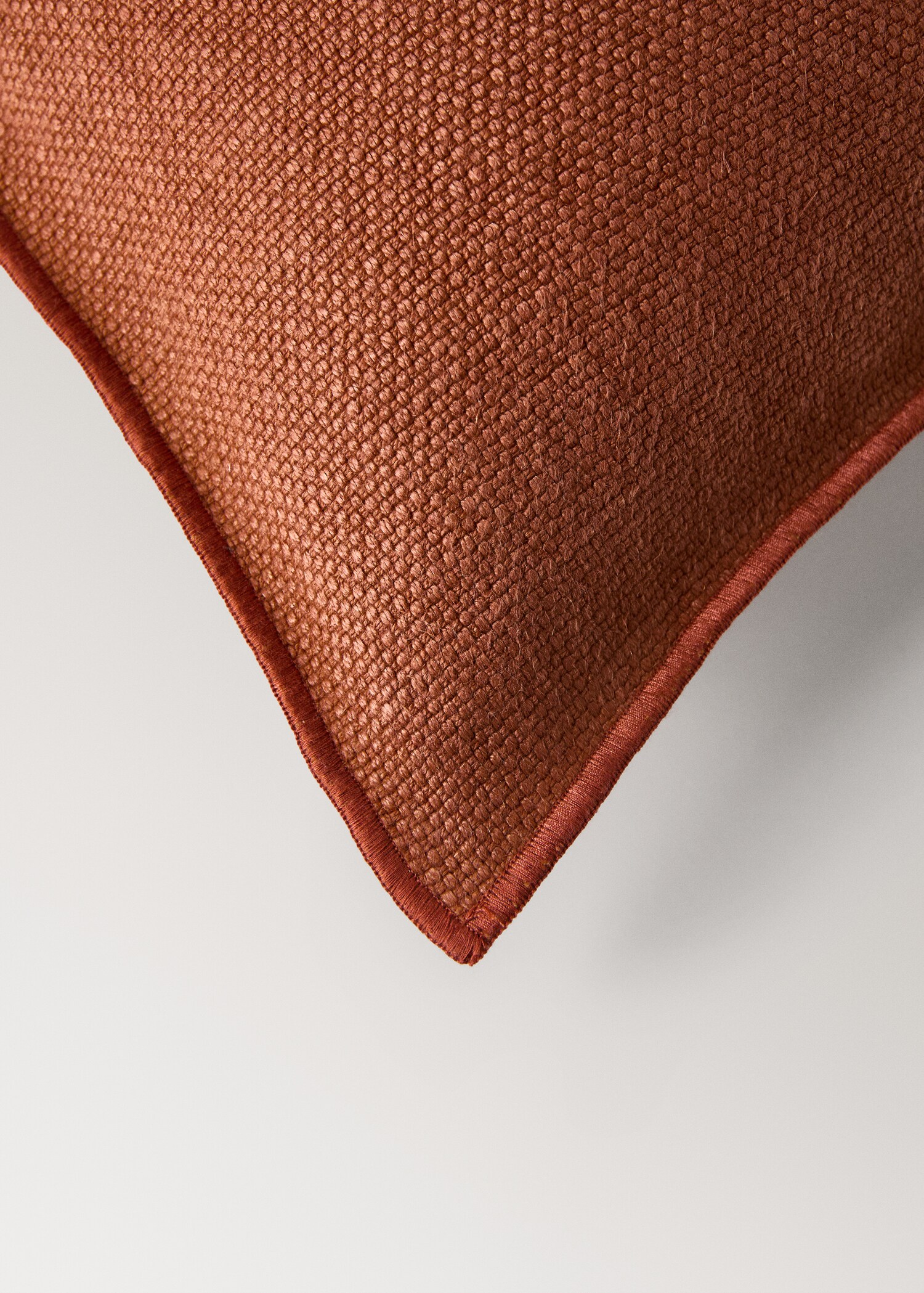 Cushion case mathew - Details of the article 2