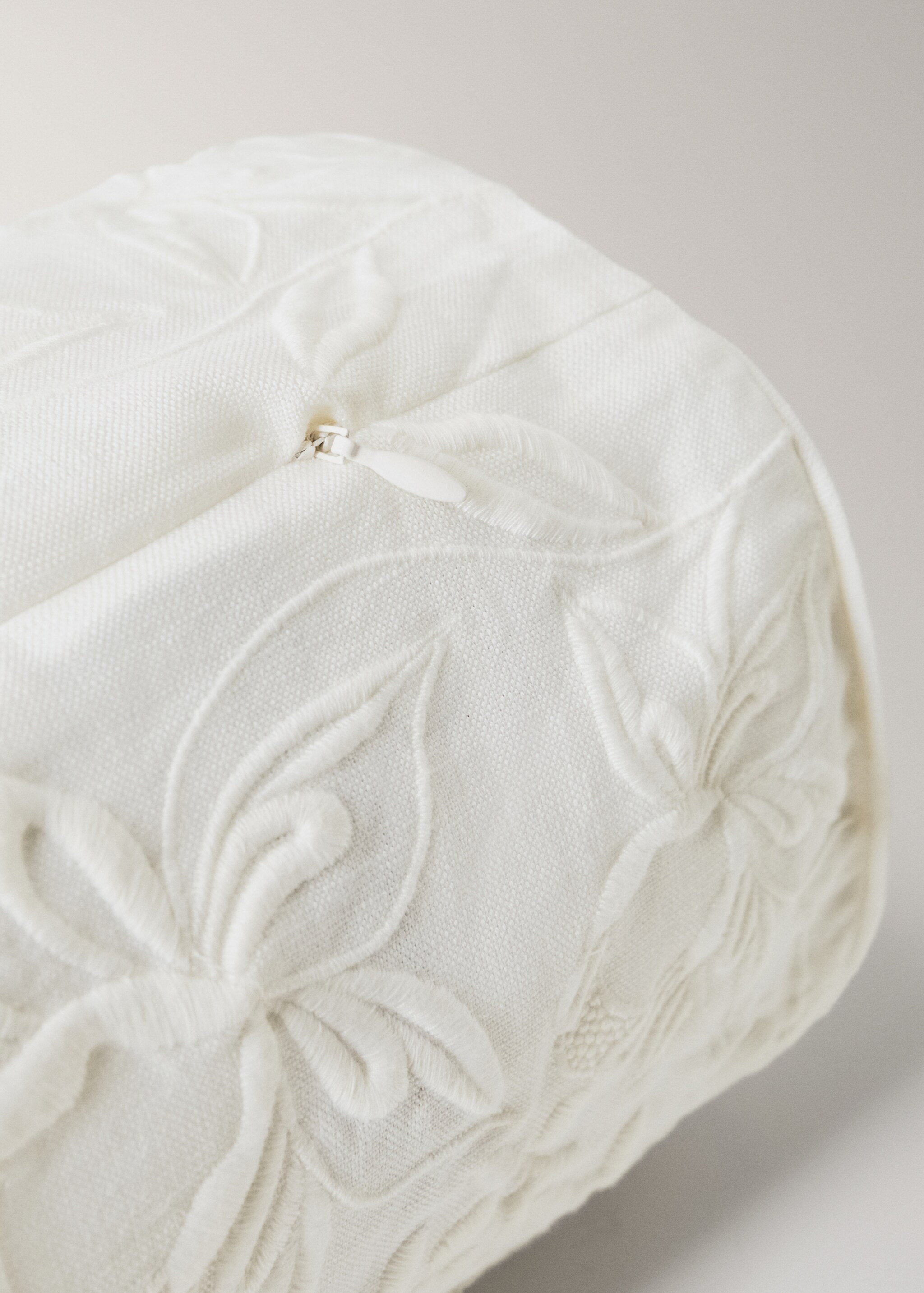 Embroidered linen cotton cushion cover 15x45 cm - Details of the article 3, Light/Pastel Brown. Ref: 17003351-00.