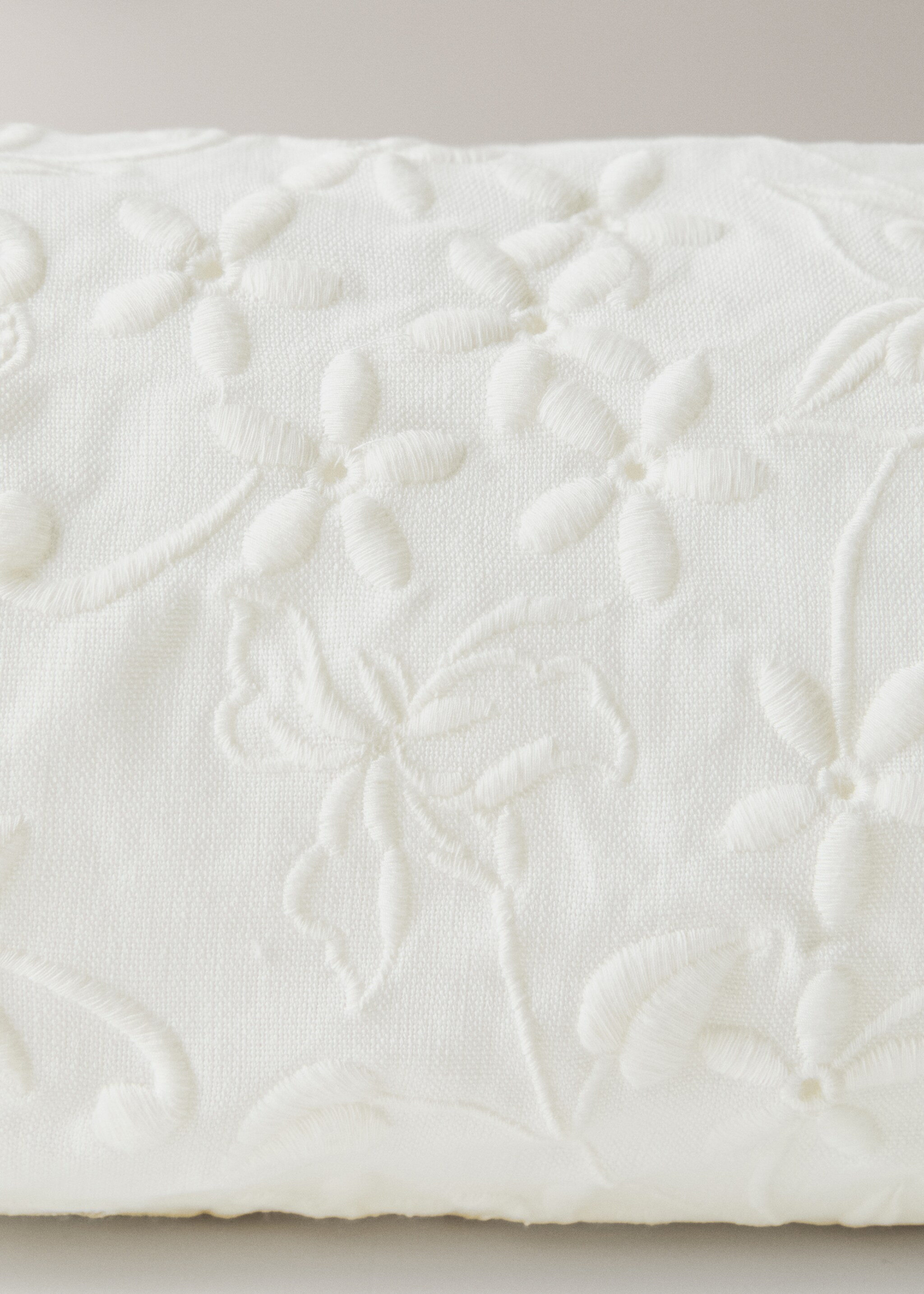 Embroidered linen cotton cushion cover 15x45 cm - Details of the article 4, Light/Pastel Brown. Ref: 17003351-00.