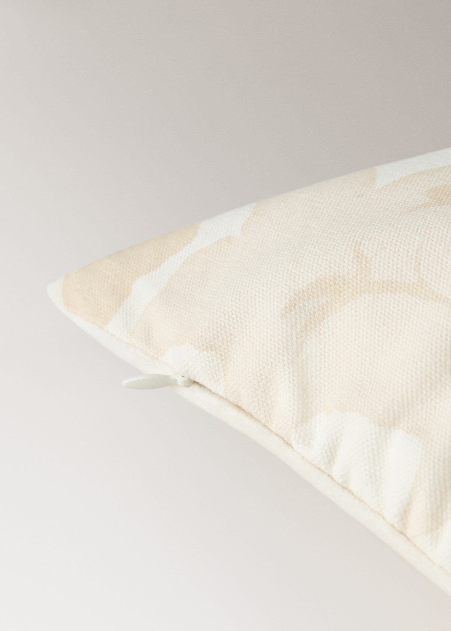 Floral-print cushion cover with velvet piping 50x50 cm - Details of the article 1