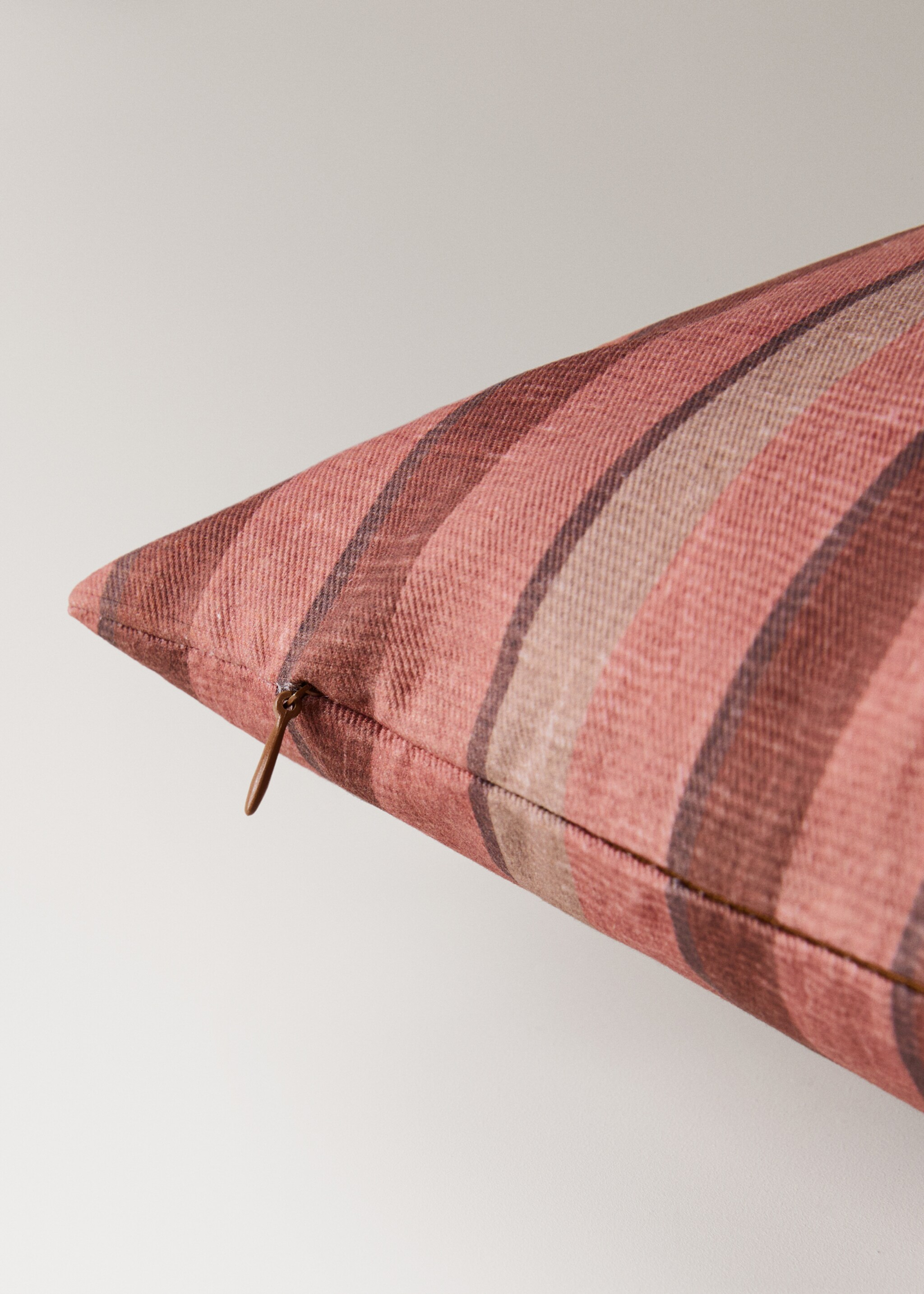 Housse de coussin en coton imprimé à rayures 45x45 cm - Détail de l'article 1, Rose géranium. Ref: 17003354-00.