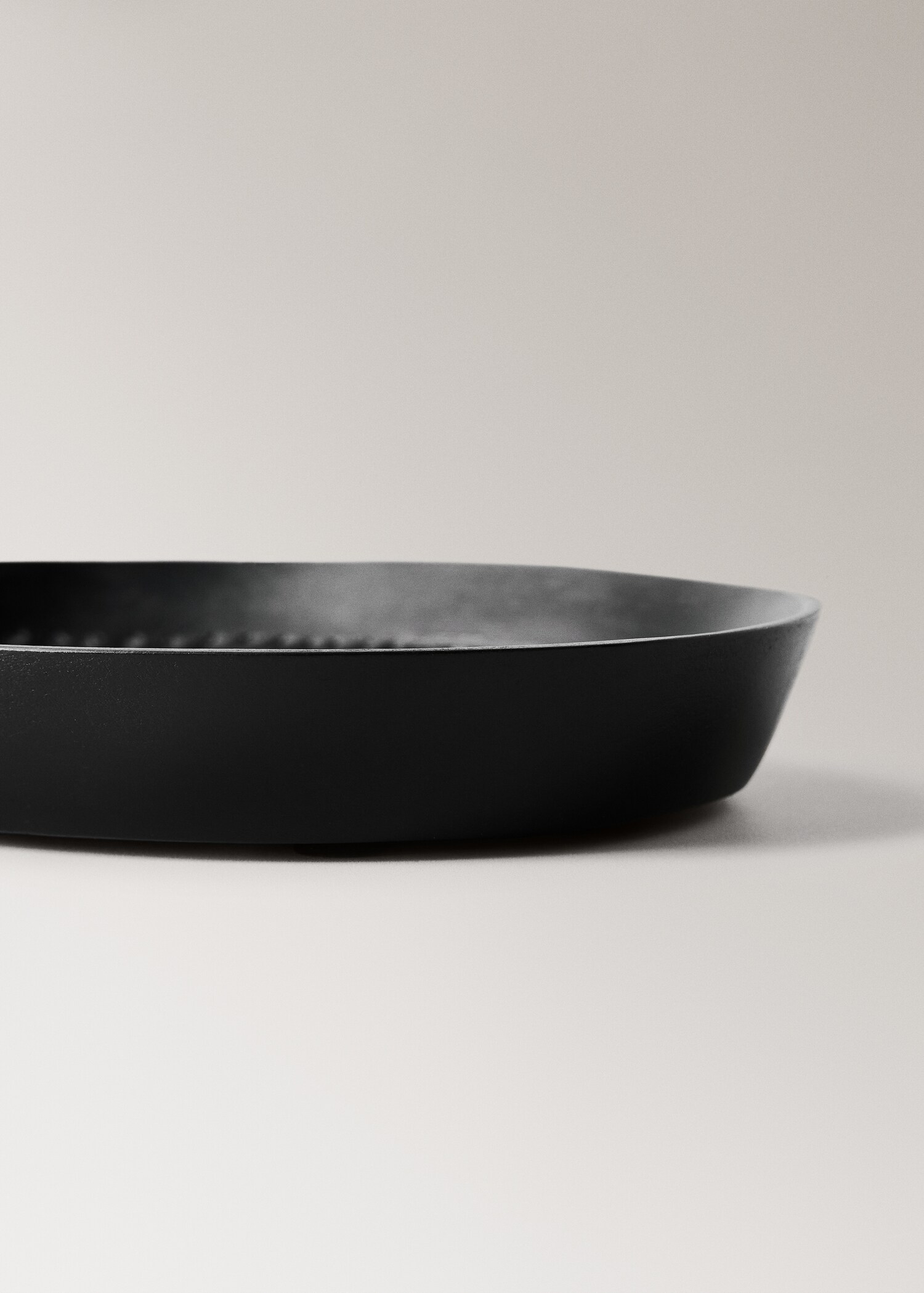 Small textured wooden tray - Details of the article 2