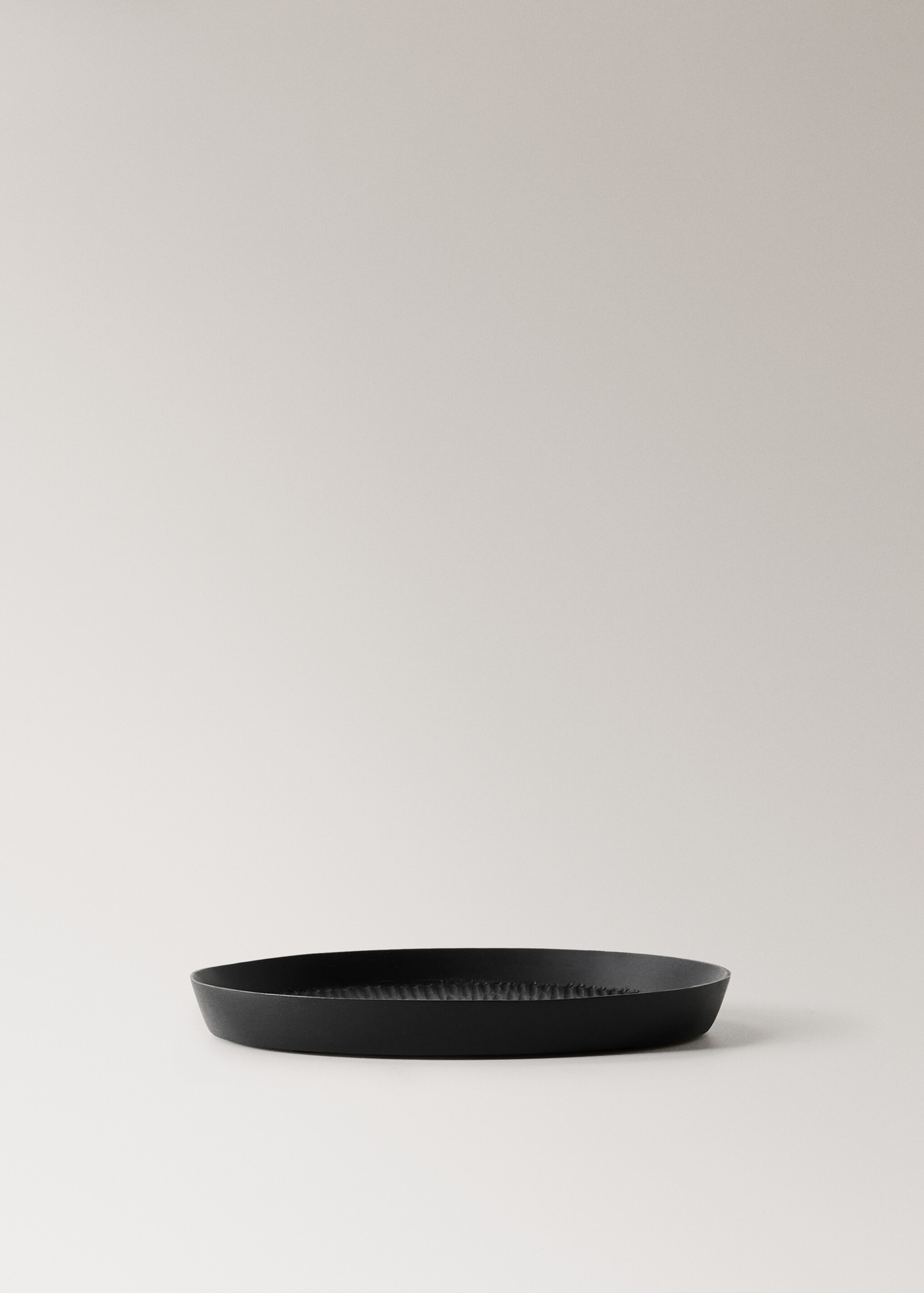 Medium-textured wooden tray - Article without model, Black. Ref: 17003809-00.