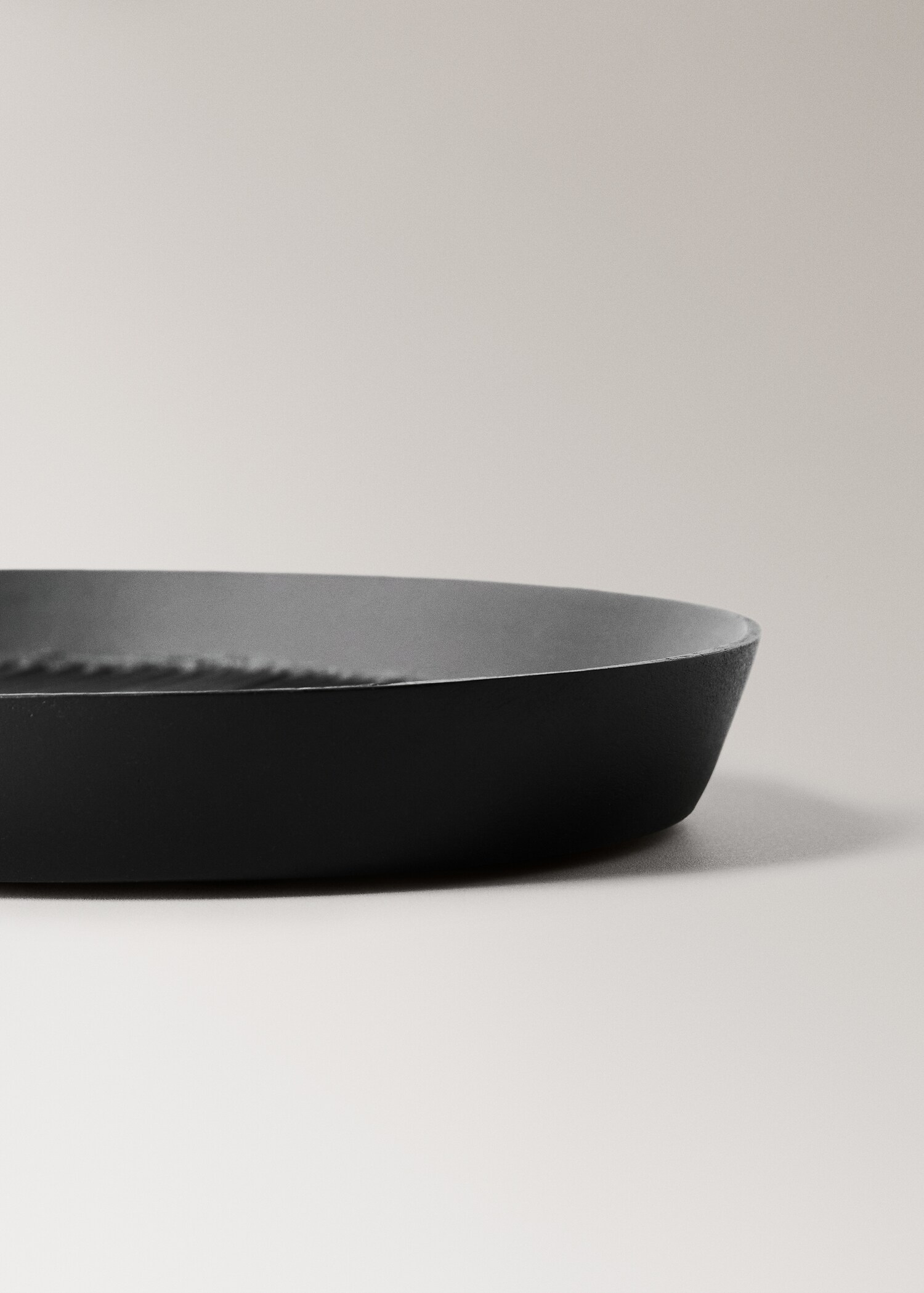 Medium-textured wooden tray - Details of the article 1