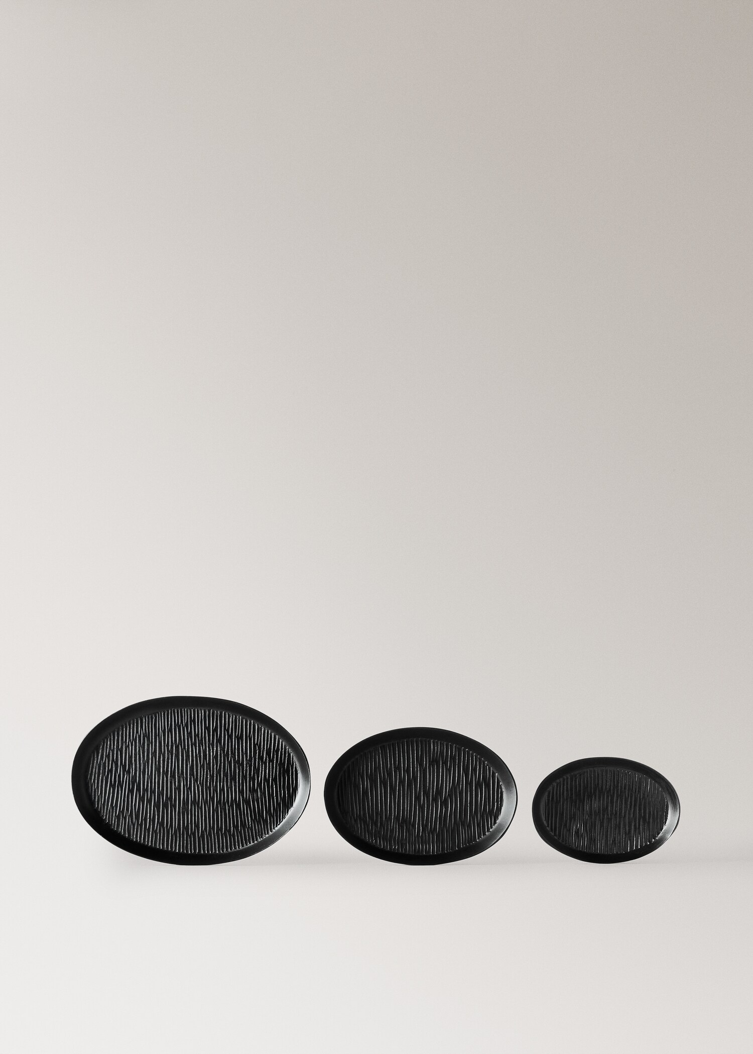 Large textured wooden tray - Details of the article 3
