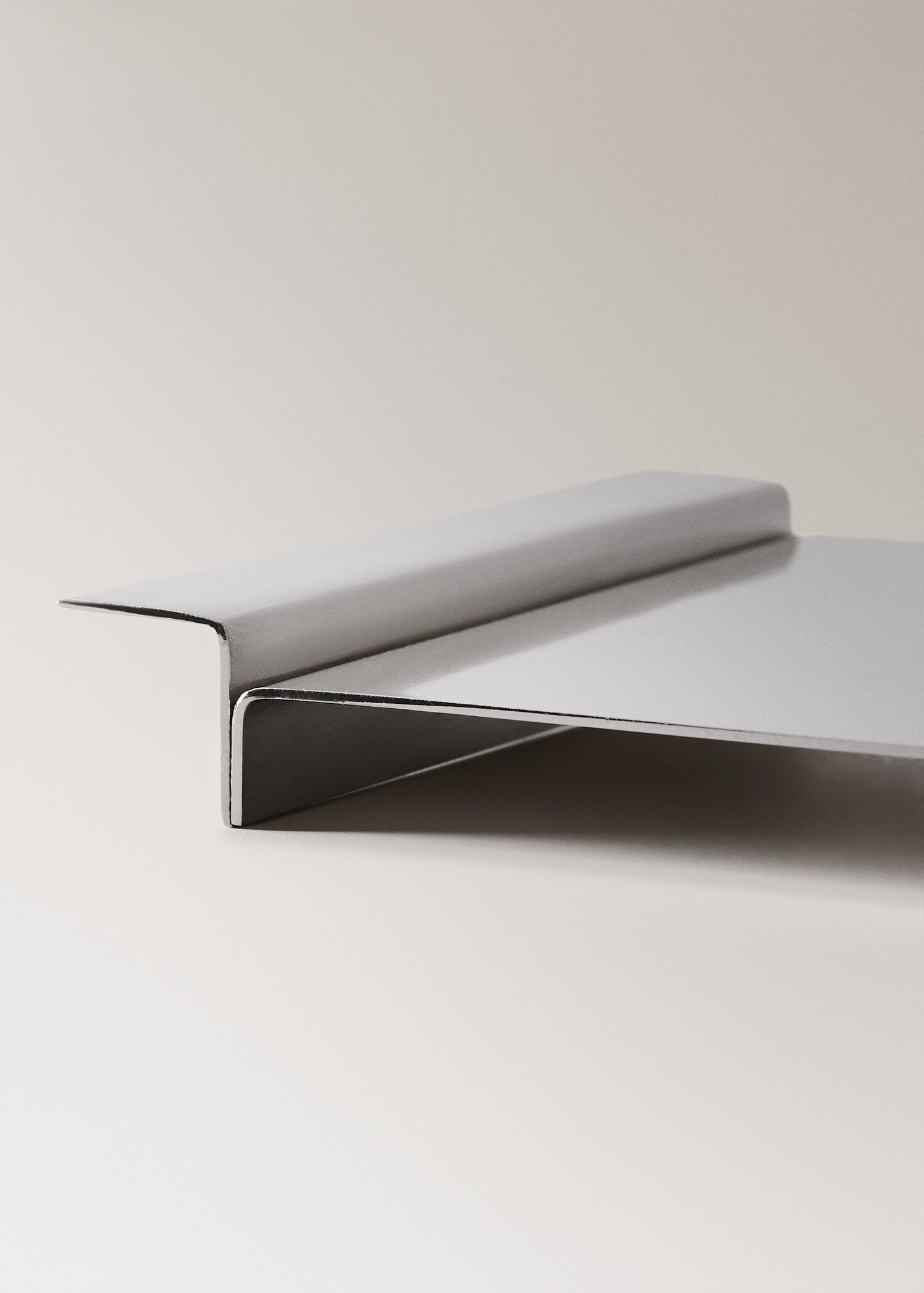 Decorative metal tray - Details of the article 1