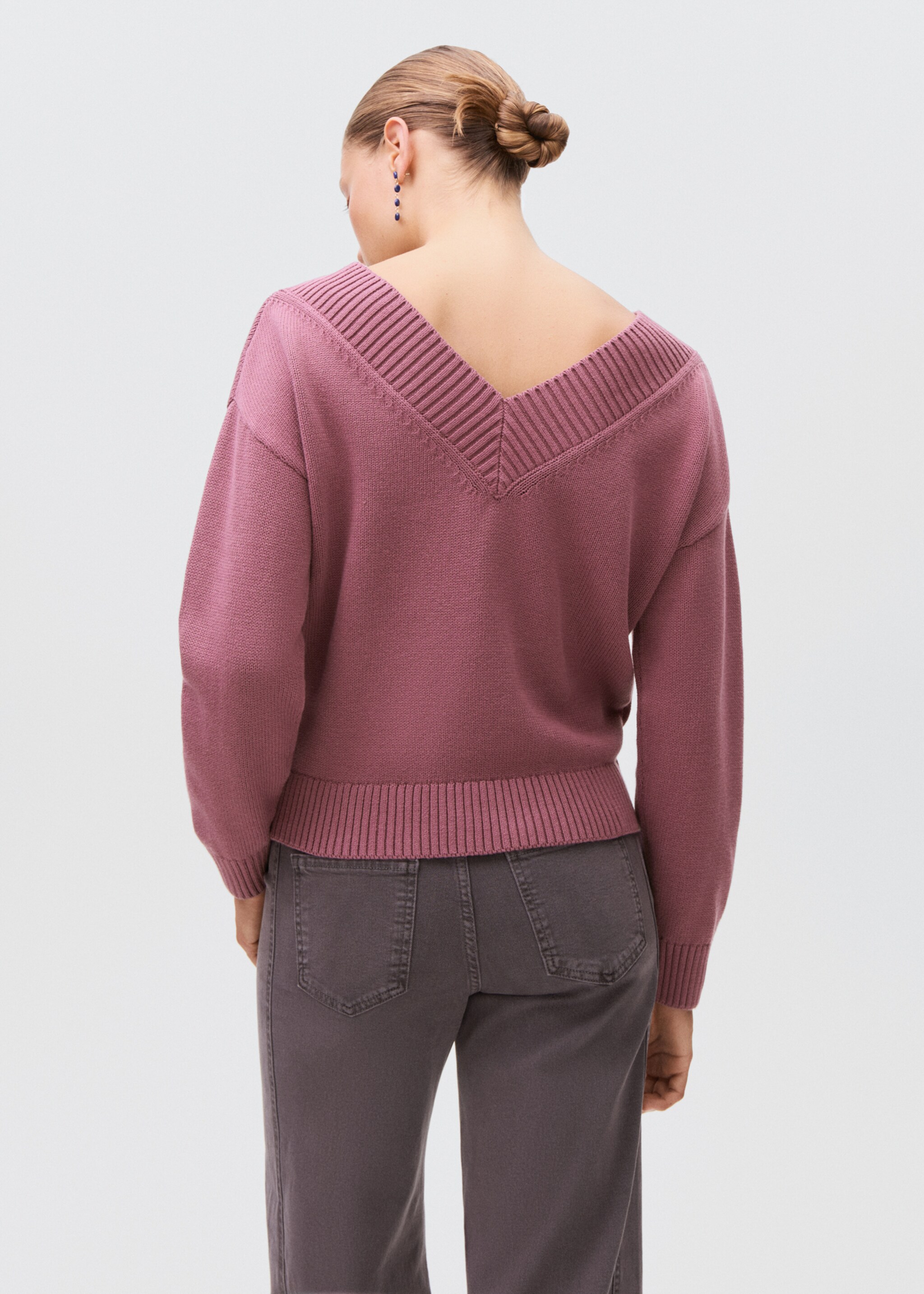 V-neck knit sweater - Reverse of the article, Cherry. Ref: 17004086-00.